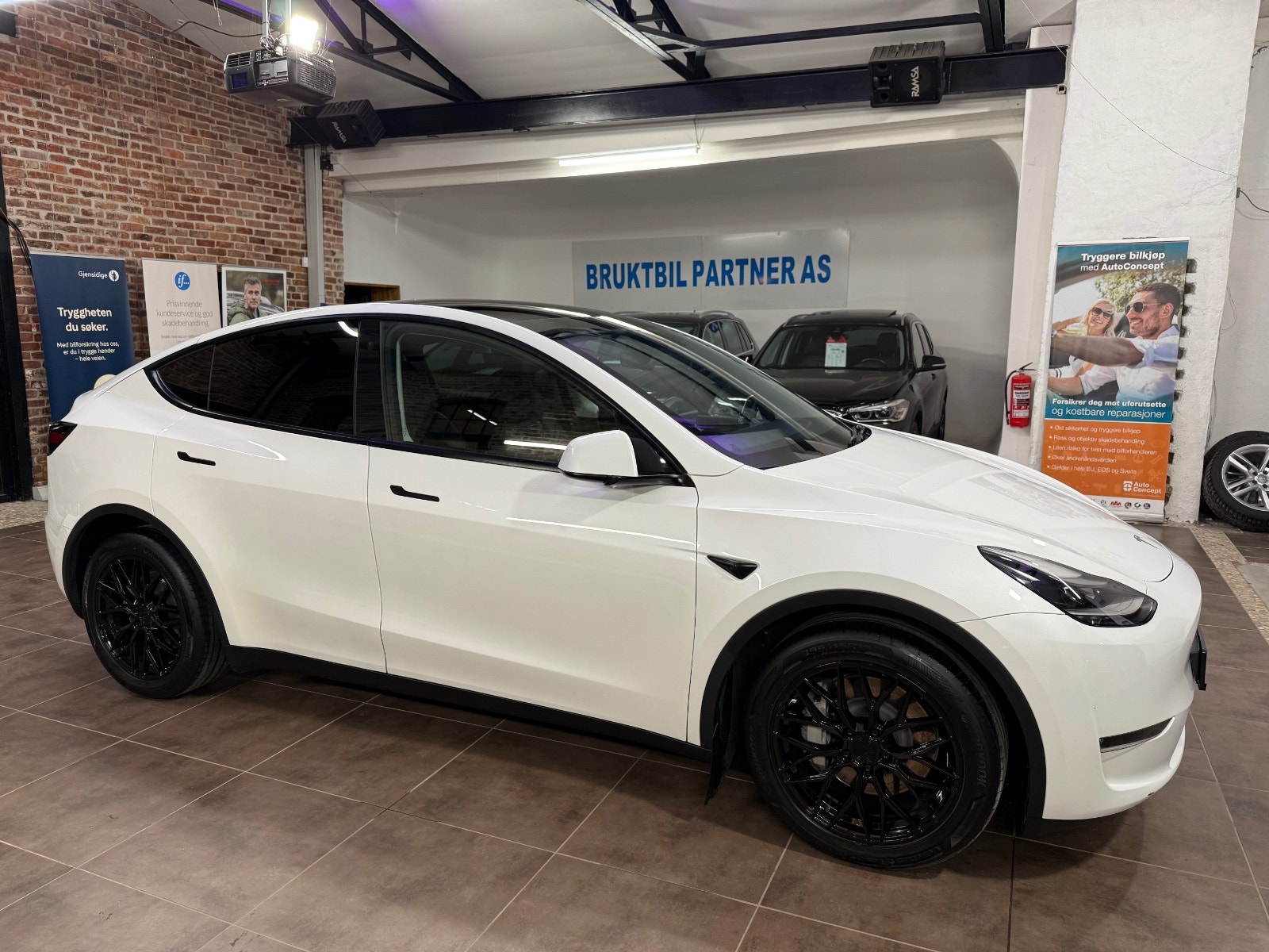 Tesla Model Y Long Range AWD, 514hp, 2024