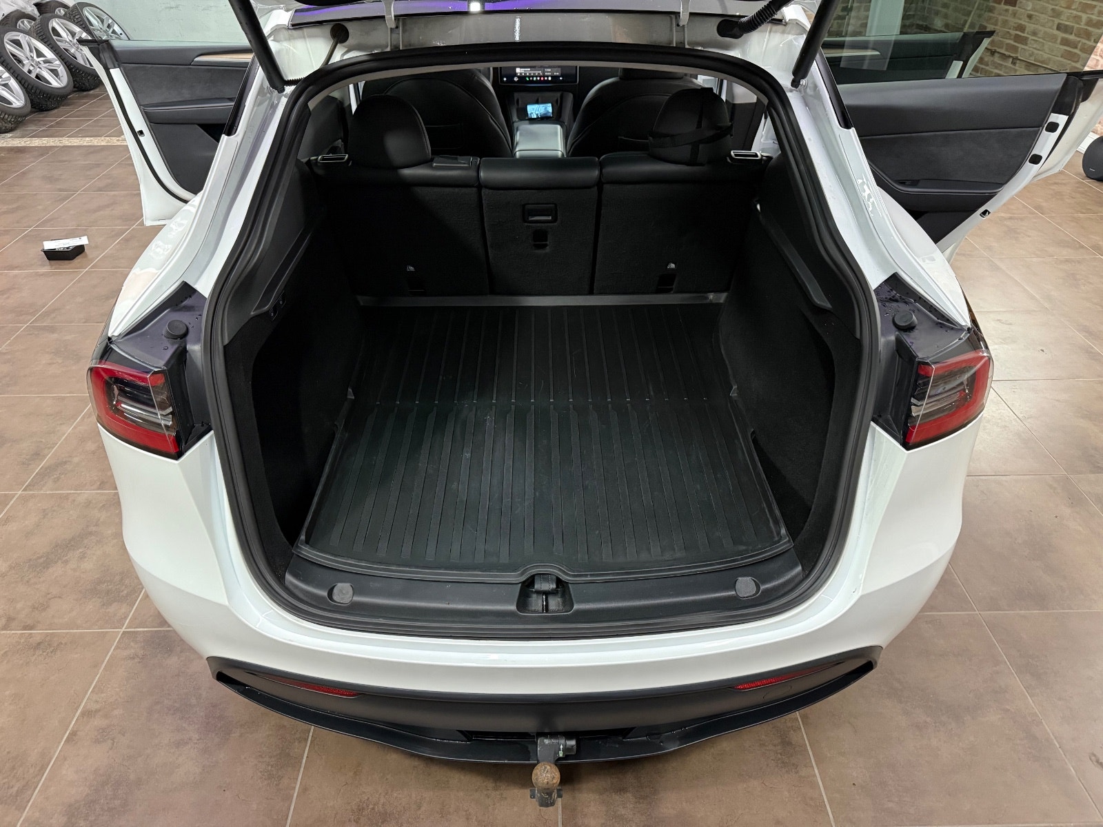 Tesla Model Y Long Range AWD, 514hp, 2024