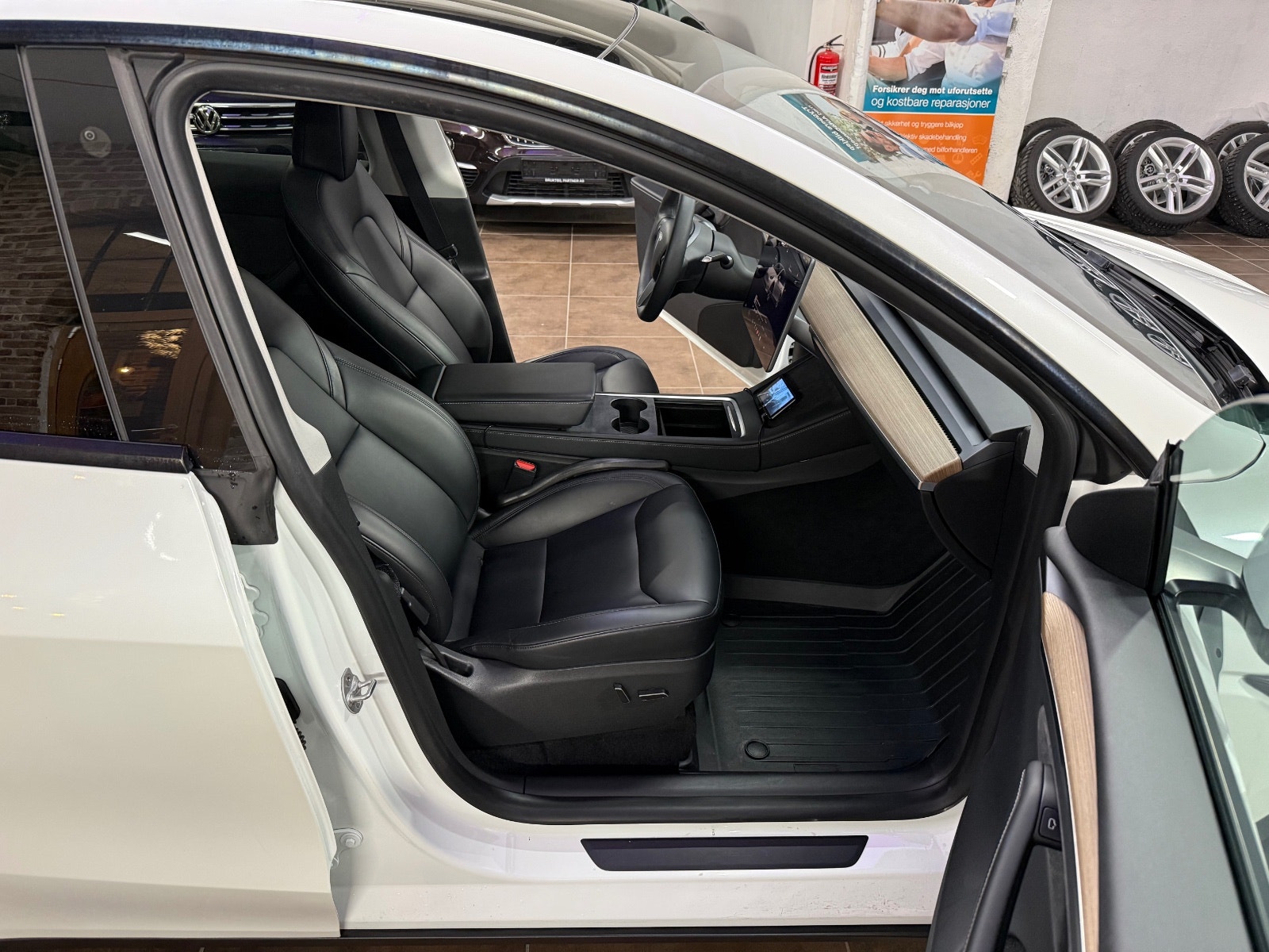 Tesla Model Y Long Range AWD, 514hp, 2024