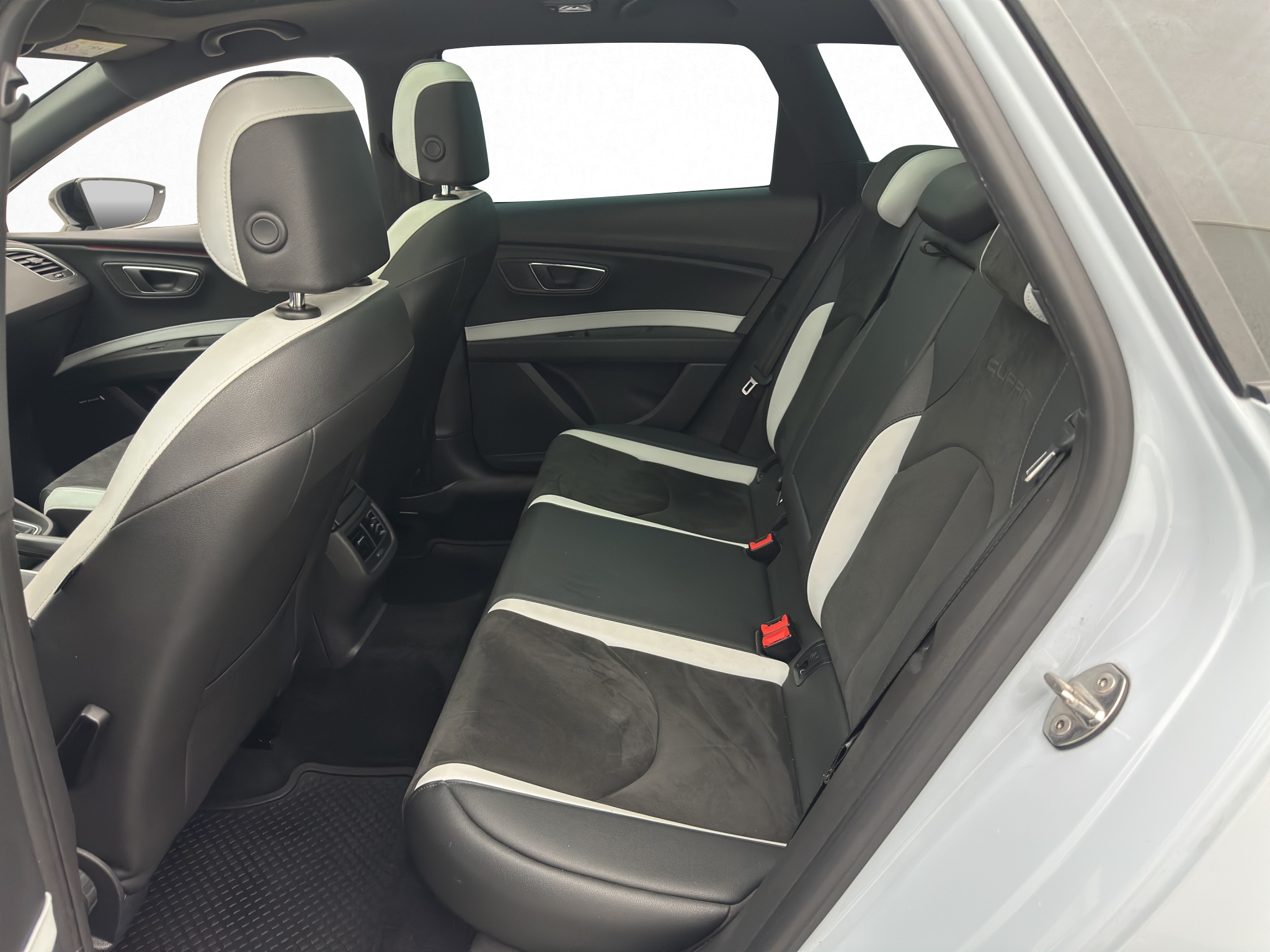 SEAT León Cupra ST 2.0 TSI DSG Sequential, 290hp, 2016