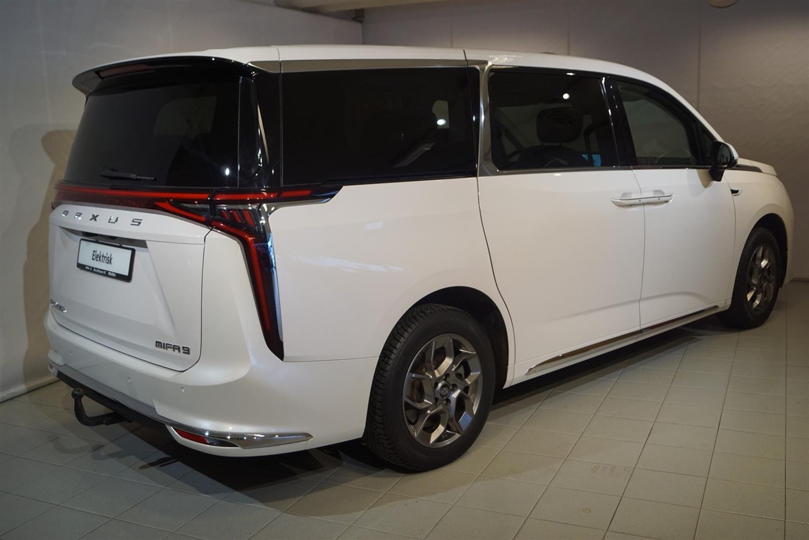 Maxus Mifa 9 90 kWh, 245hp, 2023