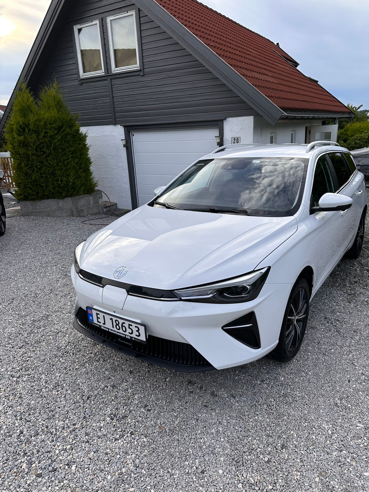 MG 5 Long Range 61.1 kWh, 156hp, 2024
