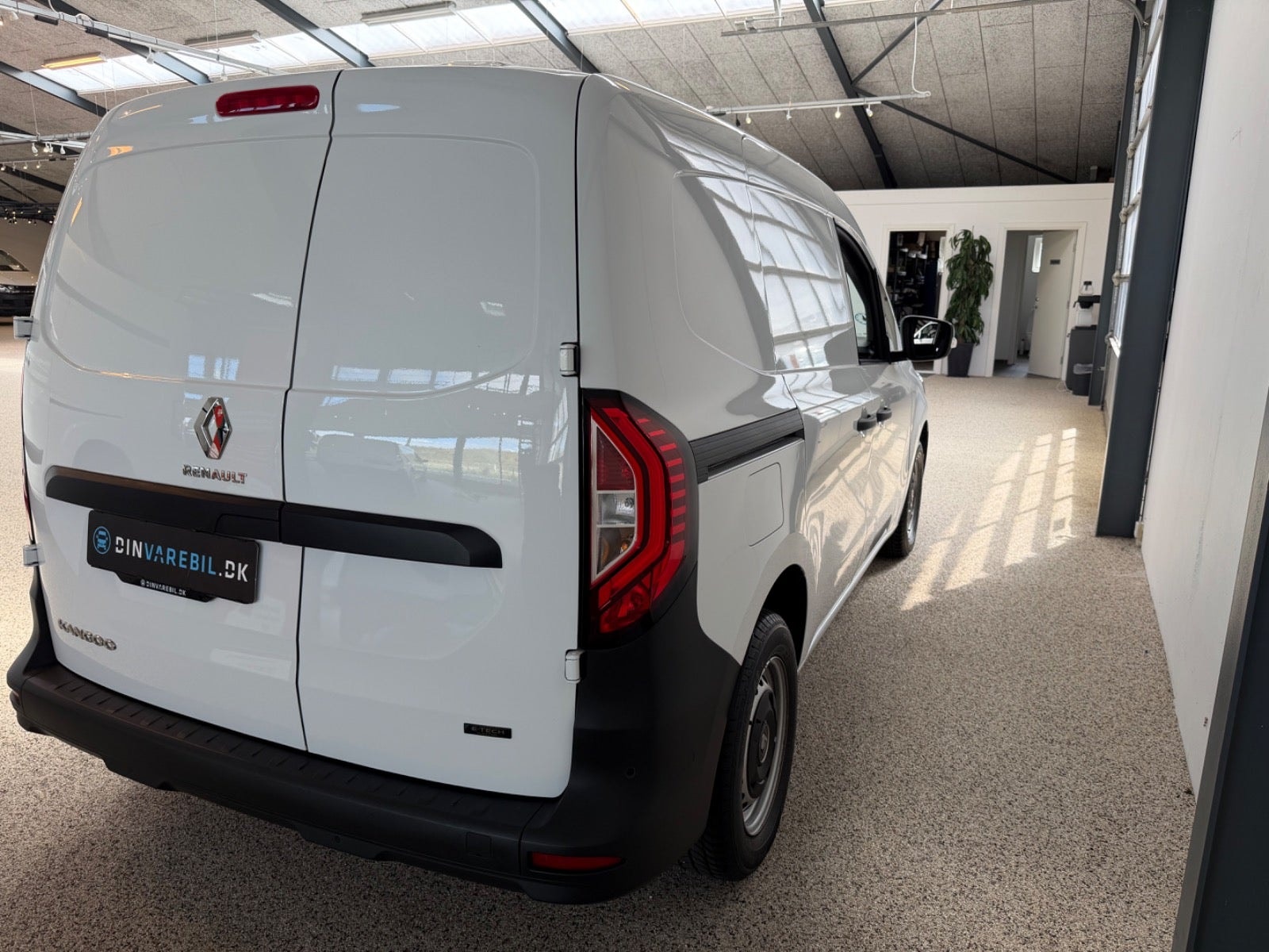 Renault Kangoo E-Tech, 122hk, 2024