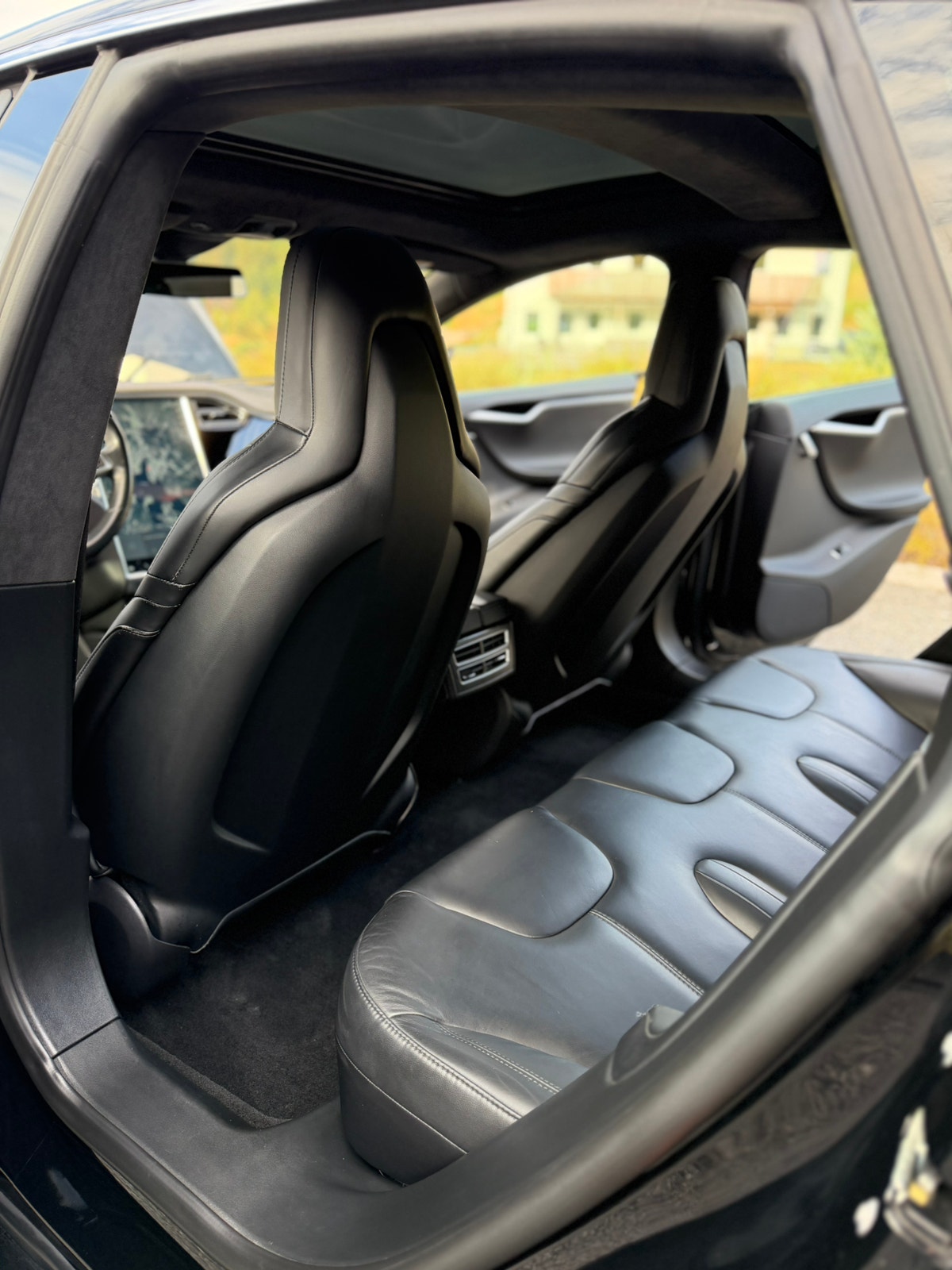 Tesla Model S 70D, 333hp, 2016