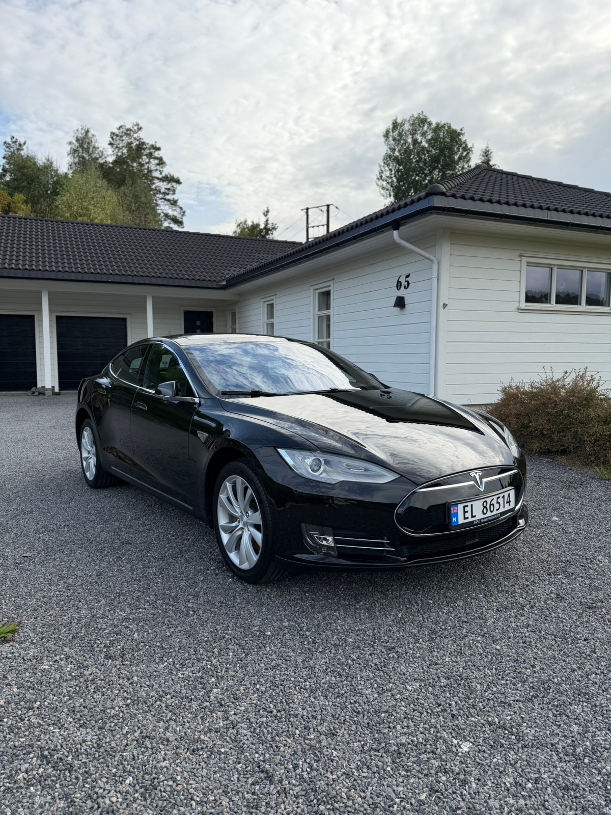 Tesla Model S 70D, 333hp, 2016