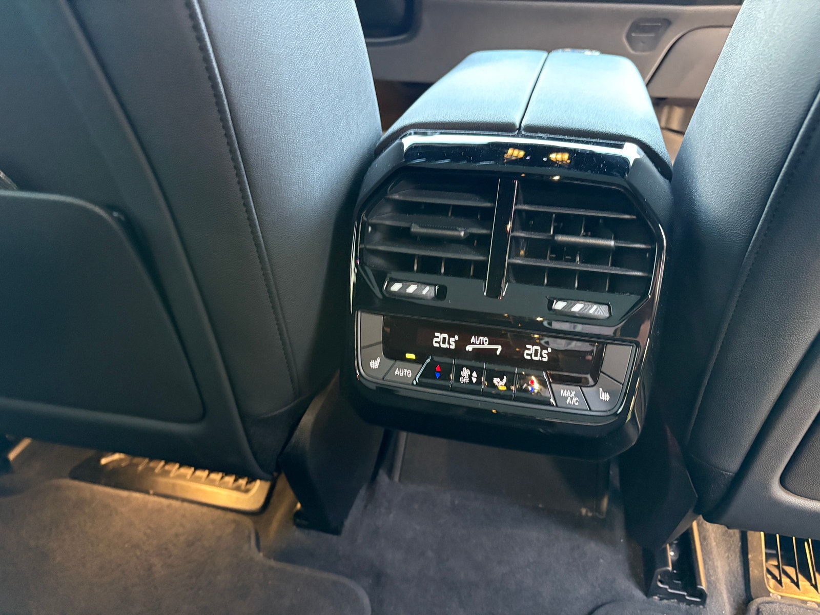 BMW iX xDrive40, 326hk, 2022