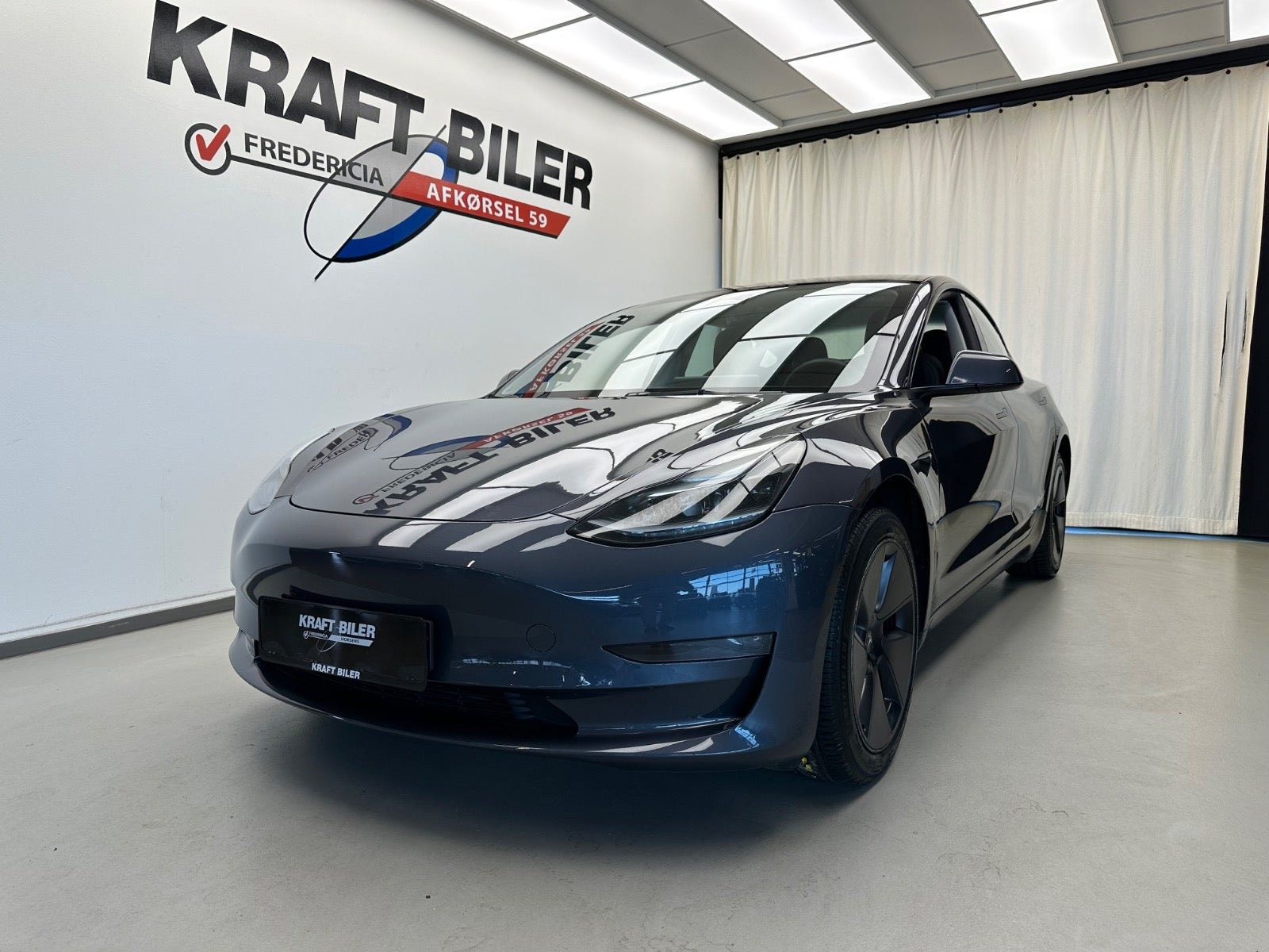 Tesla Model 3 Long Range AWD, 498ps, 2023