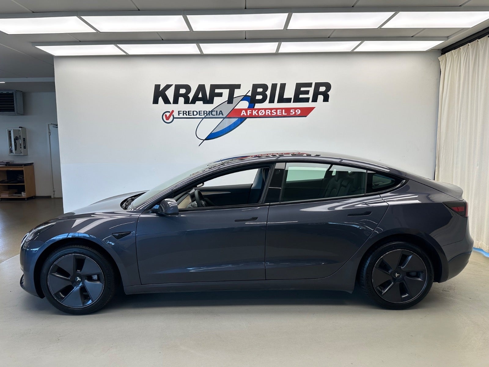 Tesla Model 3 Long Range AWD, 498ps, 2023