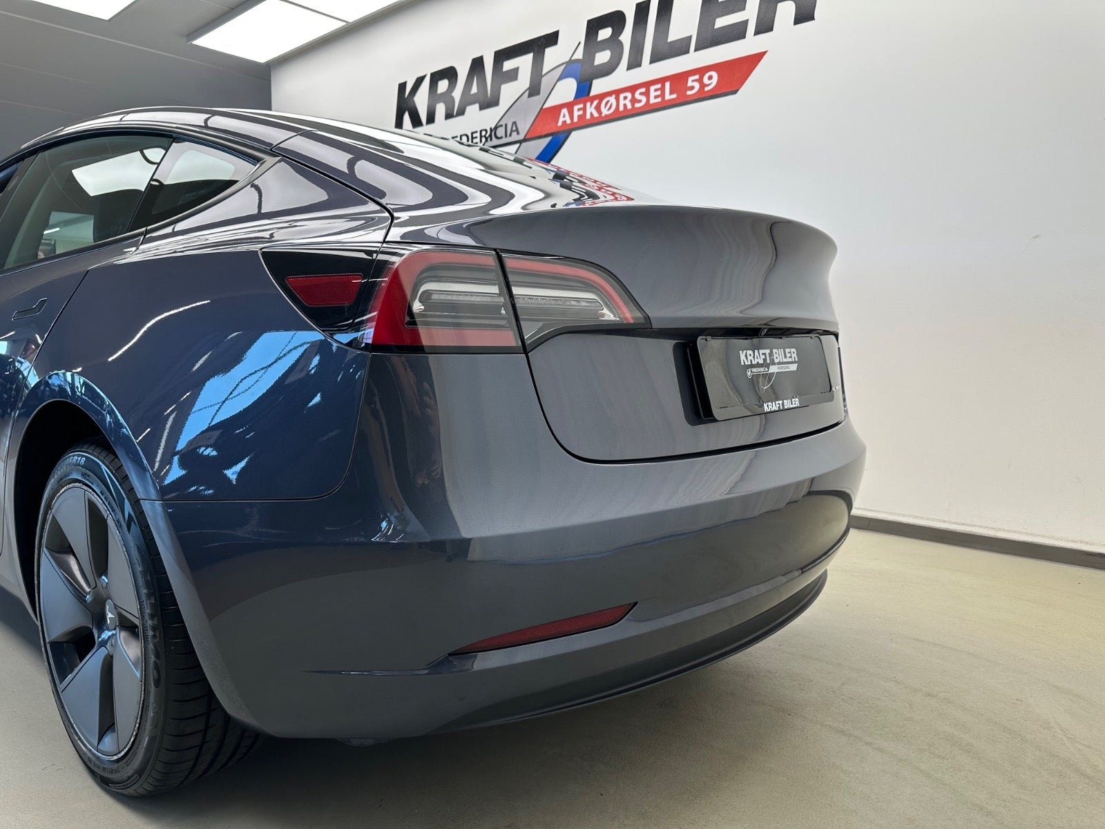Tesla Model 3 Long Range AWD, 498ps, 2023