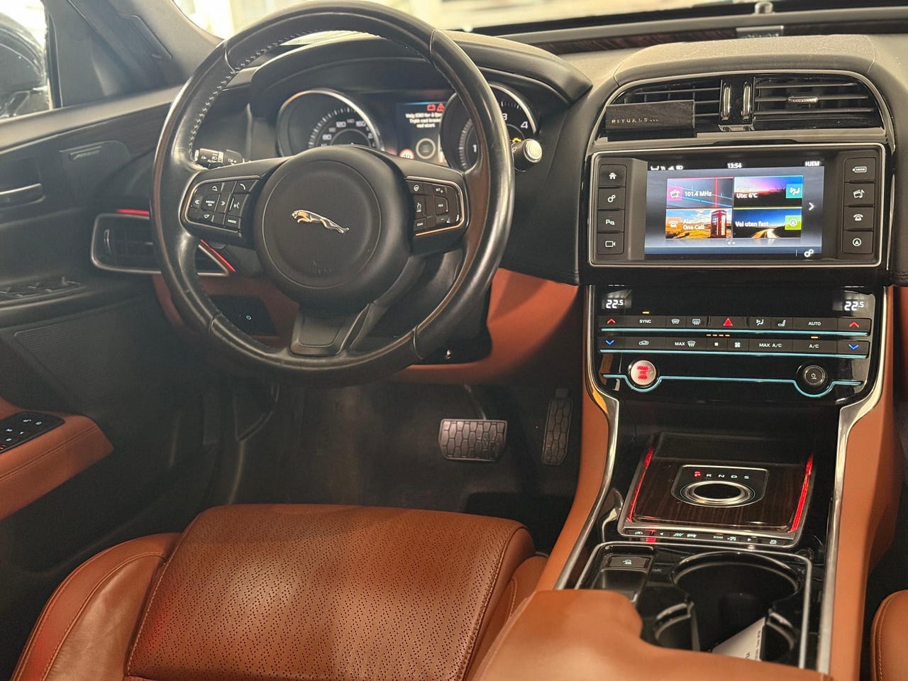 Jaguar XE 20d Automatic, 8-trins, 180ps, 2016
