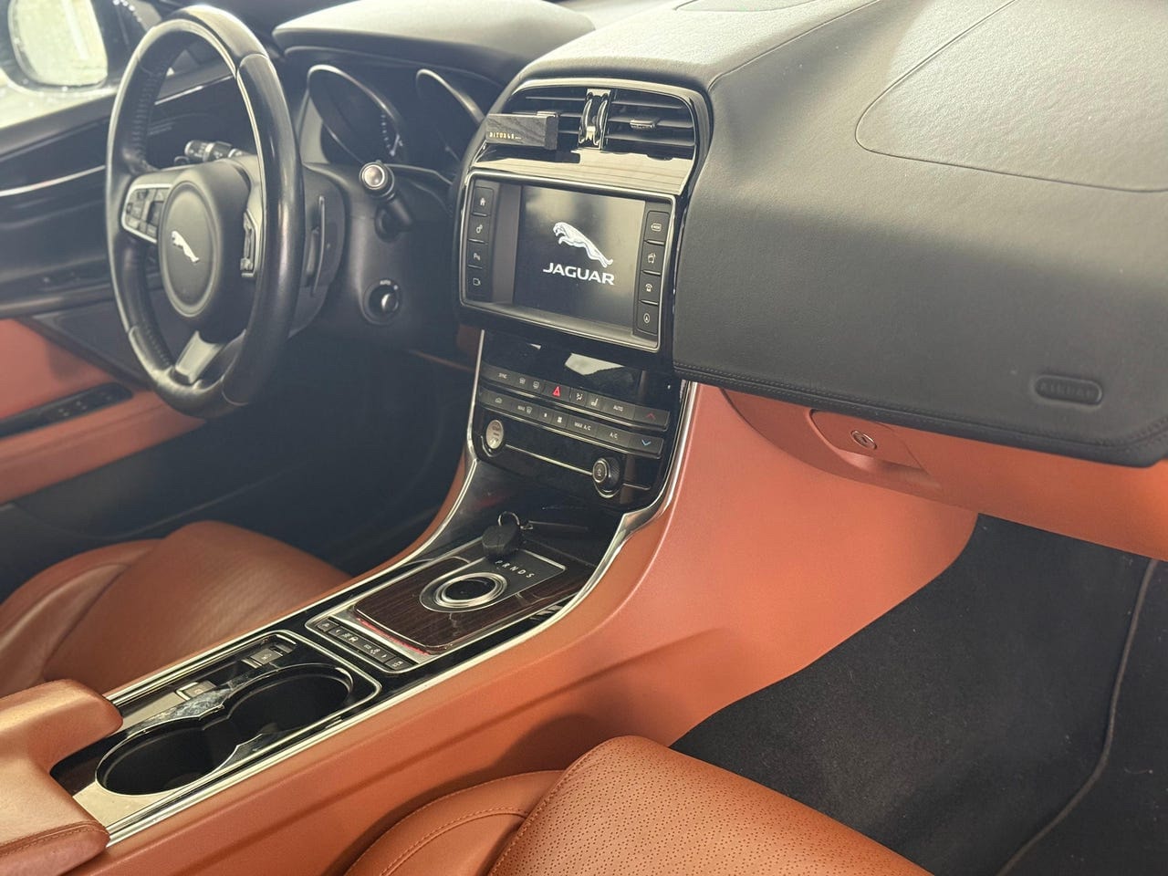 Jaguar XE 20d Automatic, 8-trins, 180ps, 2016
