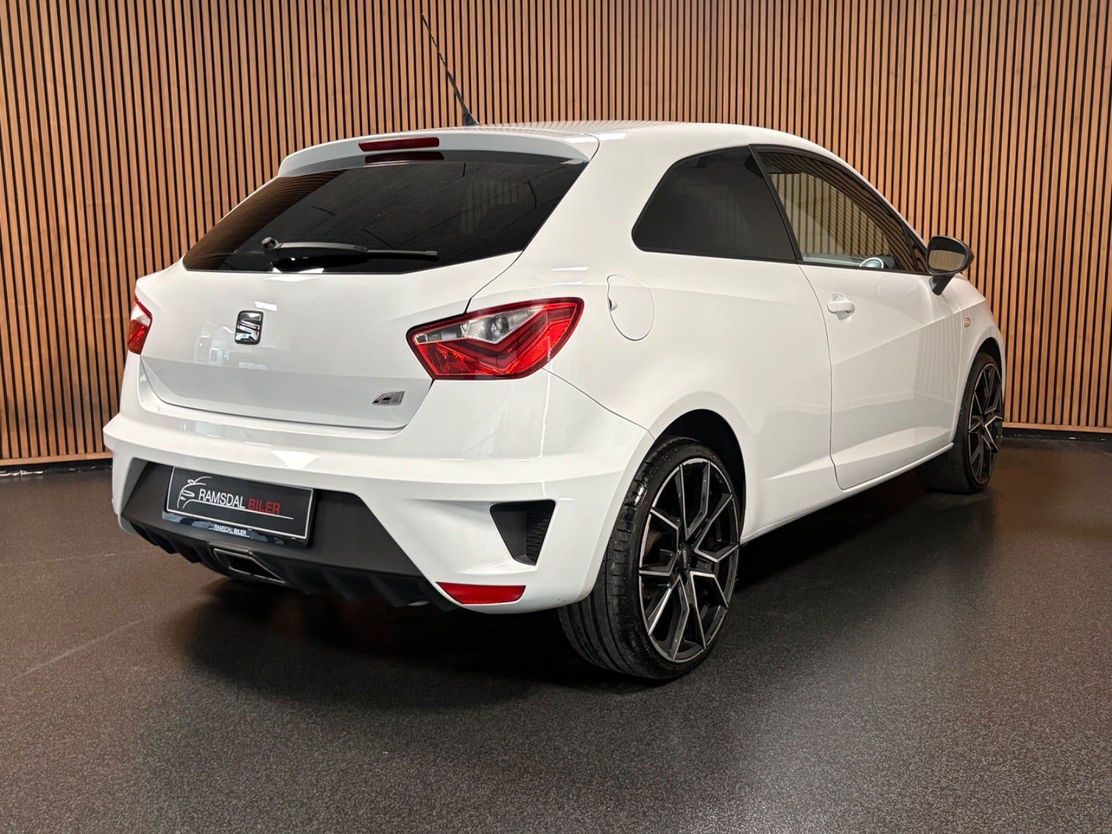 SEAT Ibiza Cupra 1.8 TSI Manual, 6-trins, 192ps, 2016