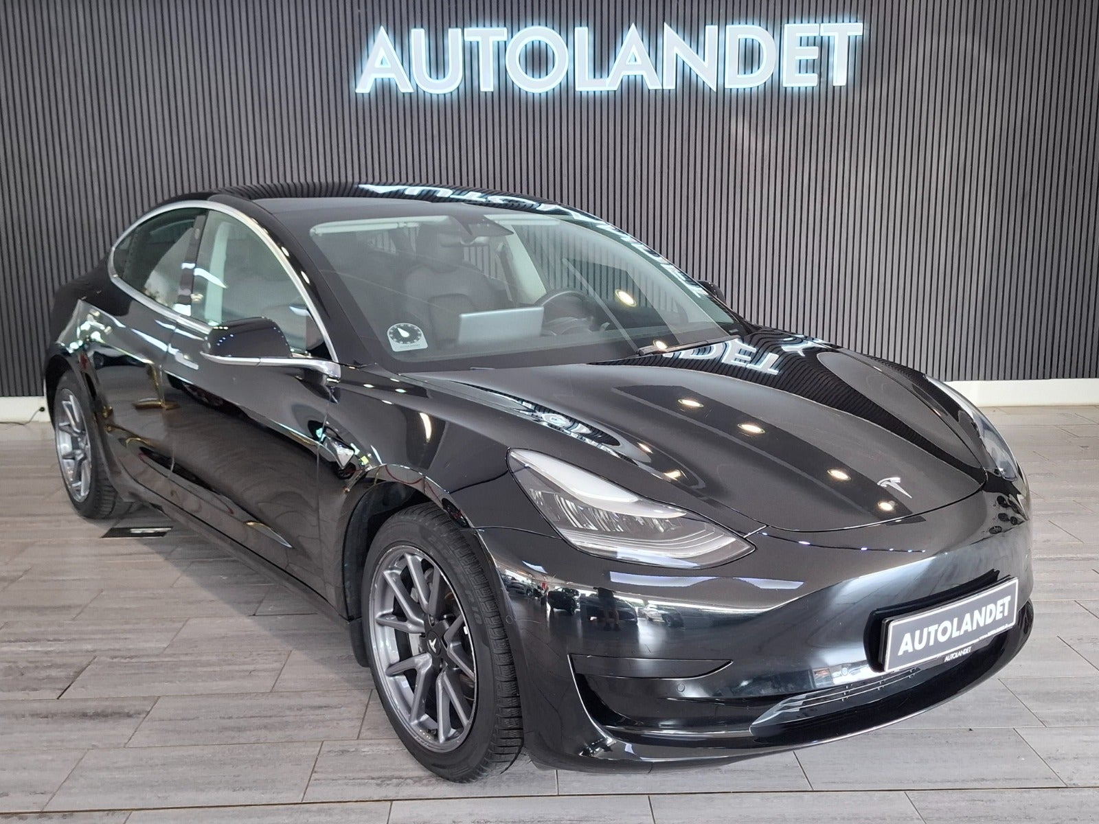 Tesla Model 3 Standard Range Plus, 325hk, 2020