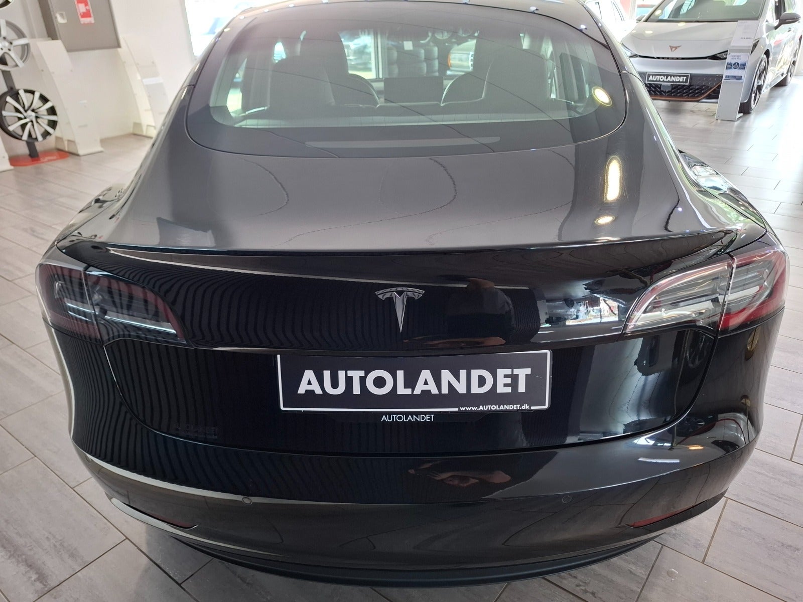 Tesla Model 3 Standard Range Plus, 325hk, 2020