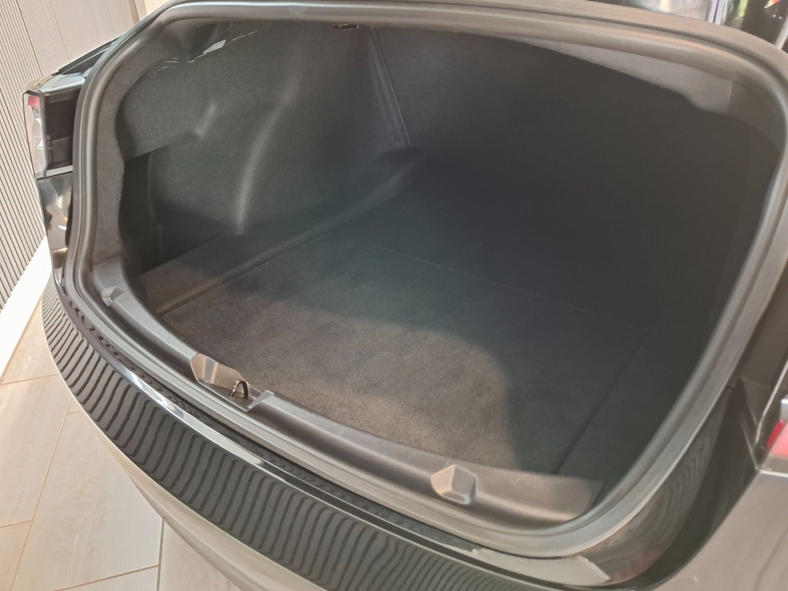 Tesla Model 3 Standard Range Plus, 325hk, 2020