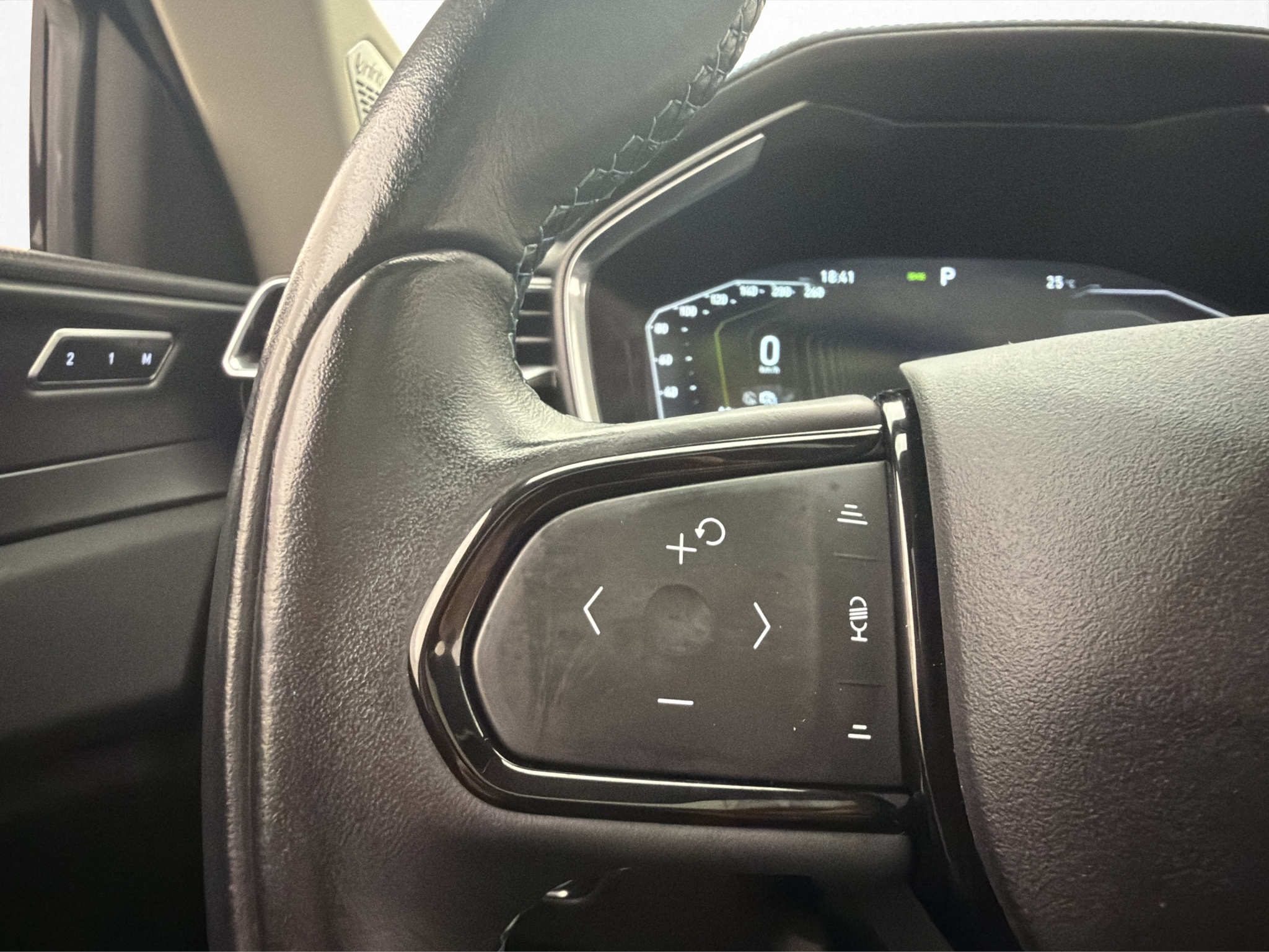 Lynk & Co 01 PHEV DCT, 261hp, 2021