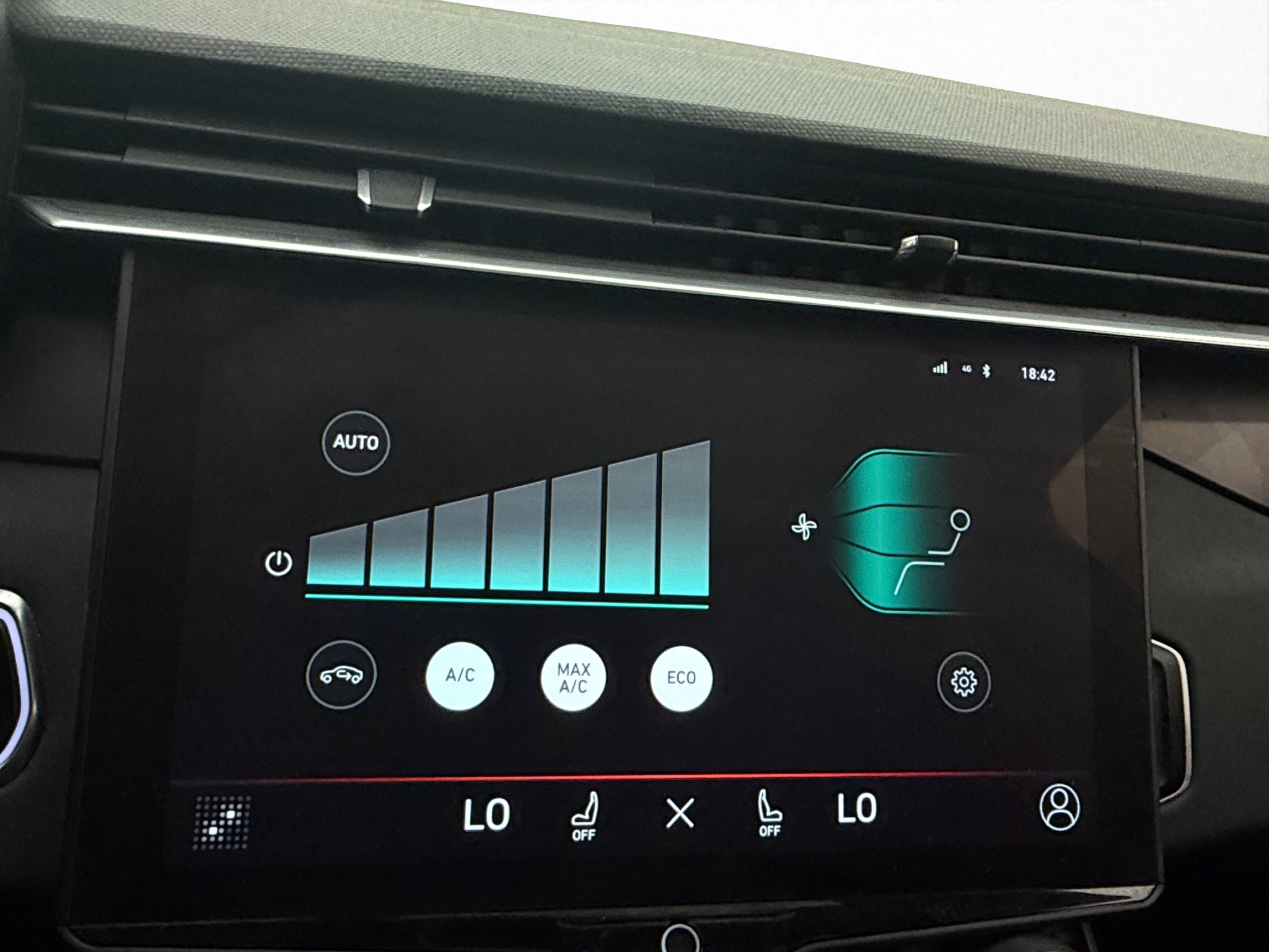 Lynk & Co 01 PHEV DCT, 261hp, 2021