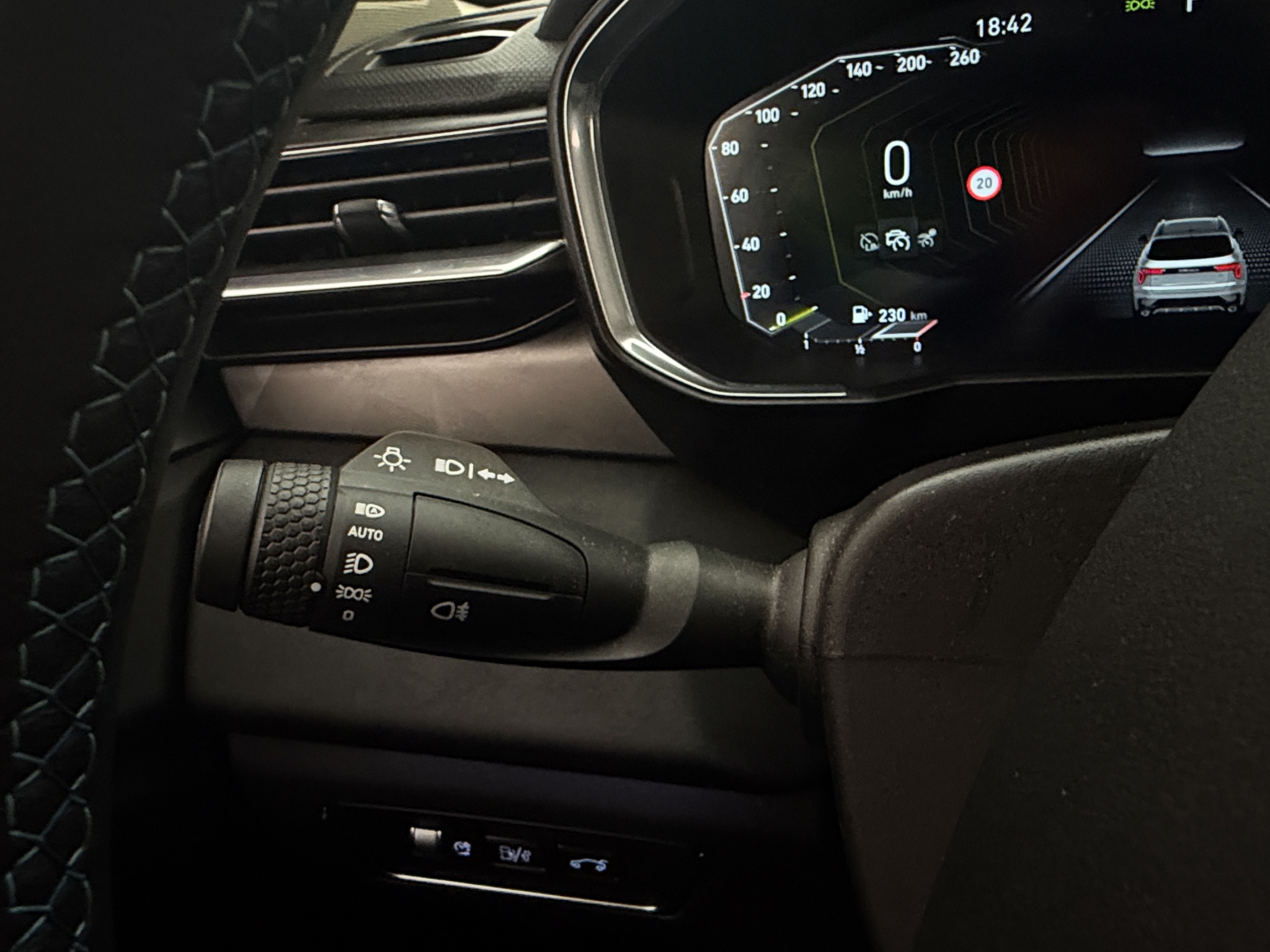 Lynk & Co 01 PHEV DCT, 261hp, 2021