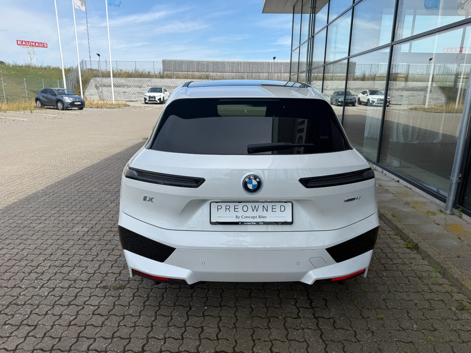 BMW iX xDrive50, 524hp, 2023