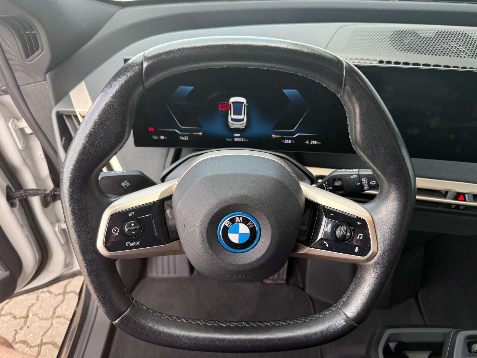 BMW iX xDrive50, 524hp, 2023
