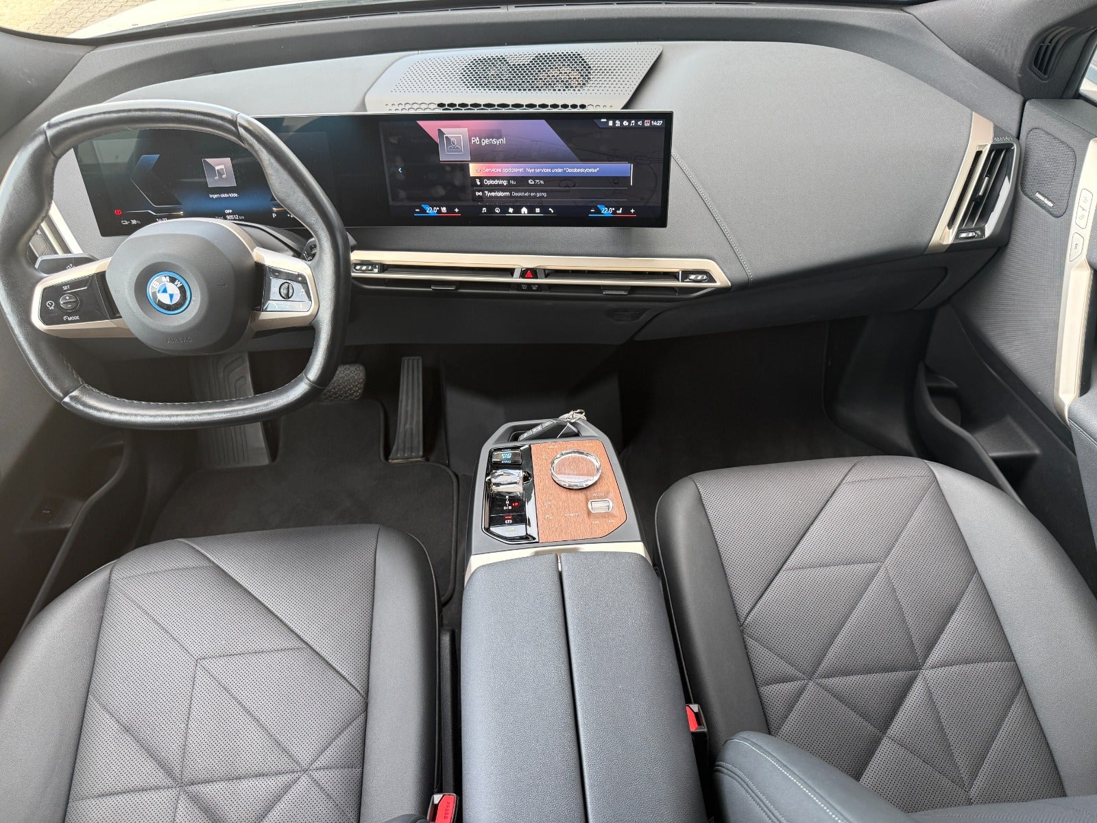 BMW iX xDrive50, 524hp, 2023