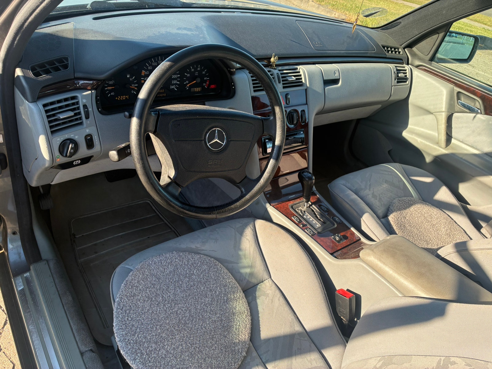 Mercedes-Benz E 230 Manual, 5-trins, 150ps, 1996