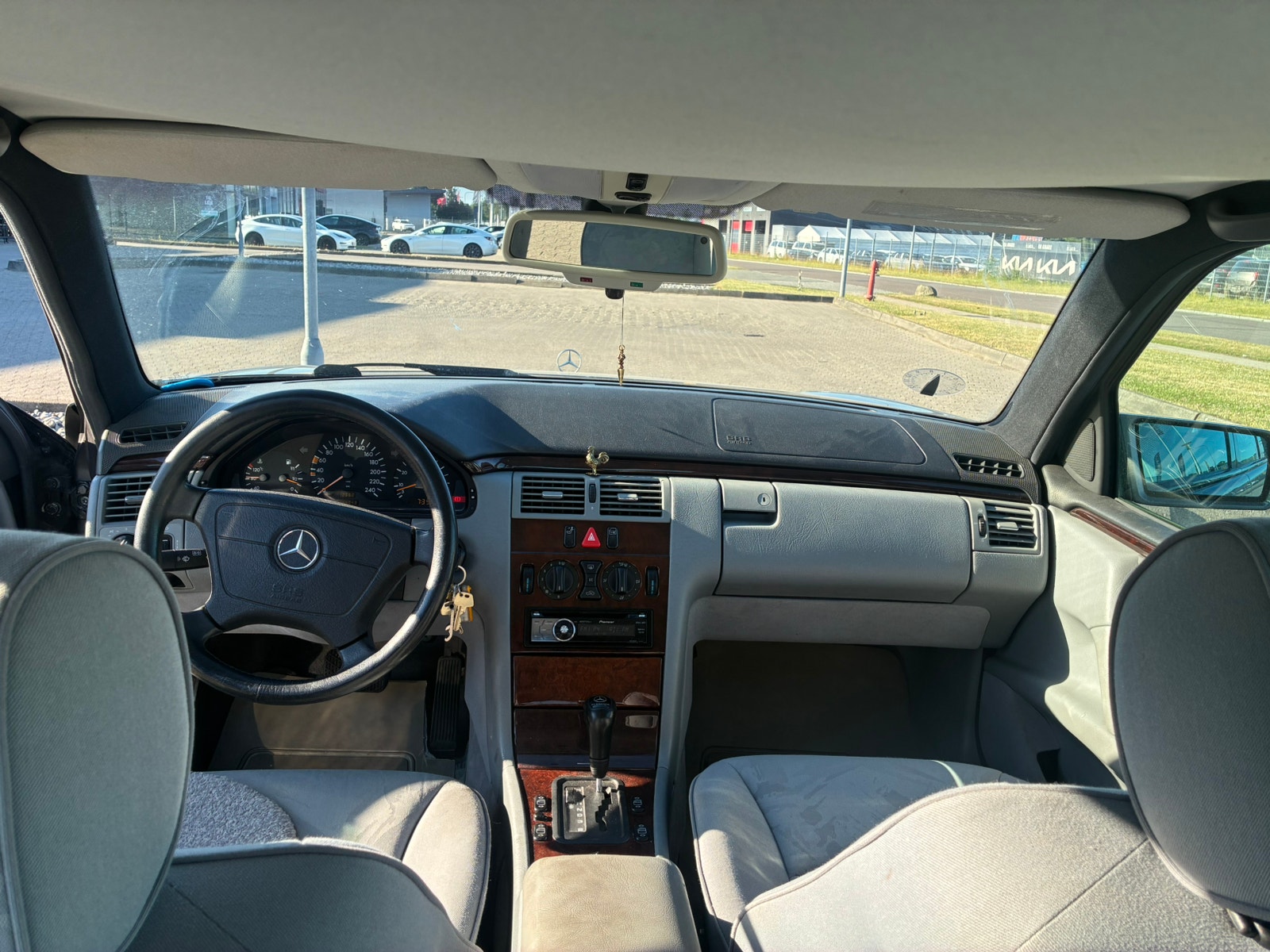Mercedes-Benz E 230 Manual, 5-trins, 150ps, 1996