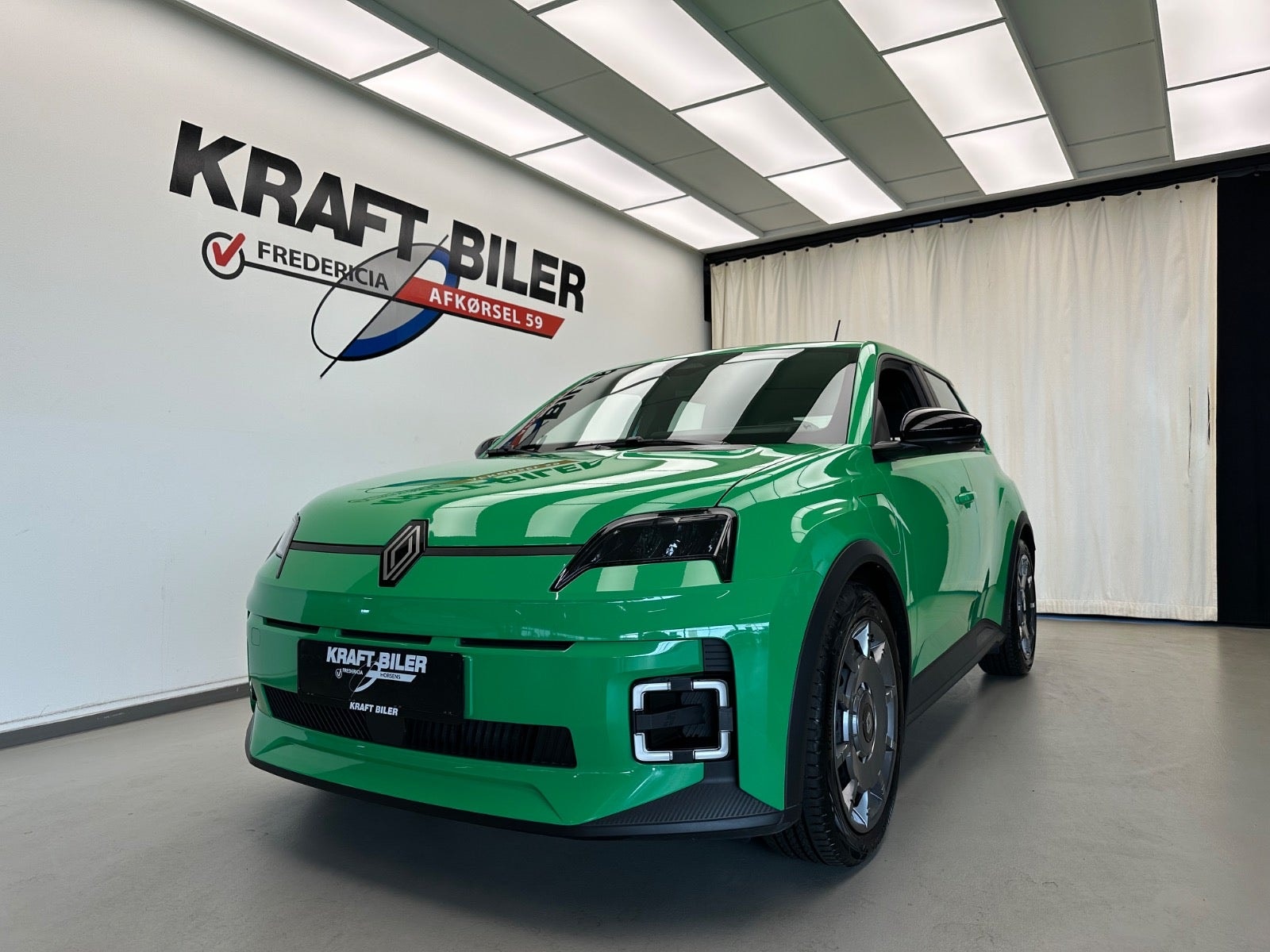 Renault 5 E-Tech 40 kWh, 122hp, 2025