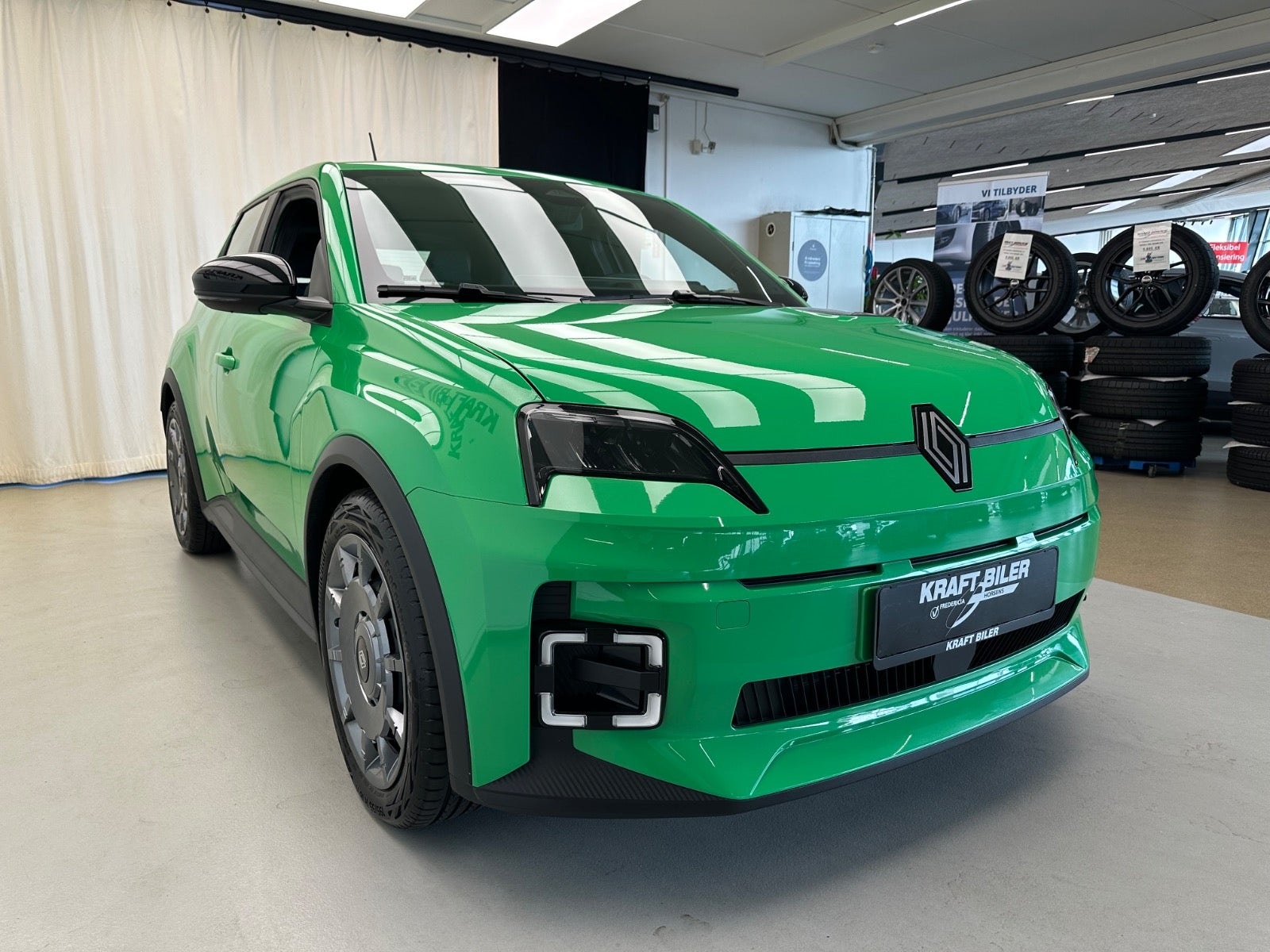 Renault 5 E-Tech 40 kWh, 122hp, 2025