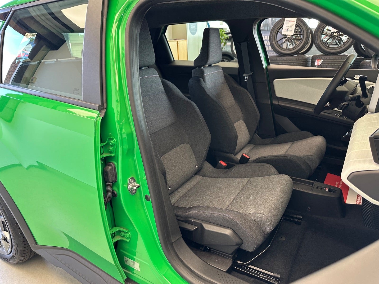 Renault 5 E-Tech 40 kWh, 122hp, 2025