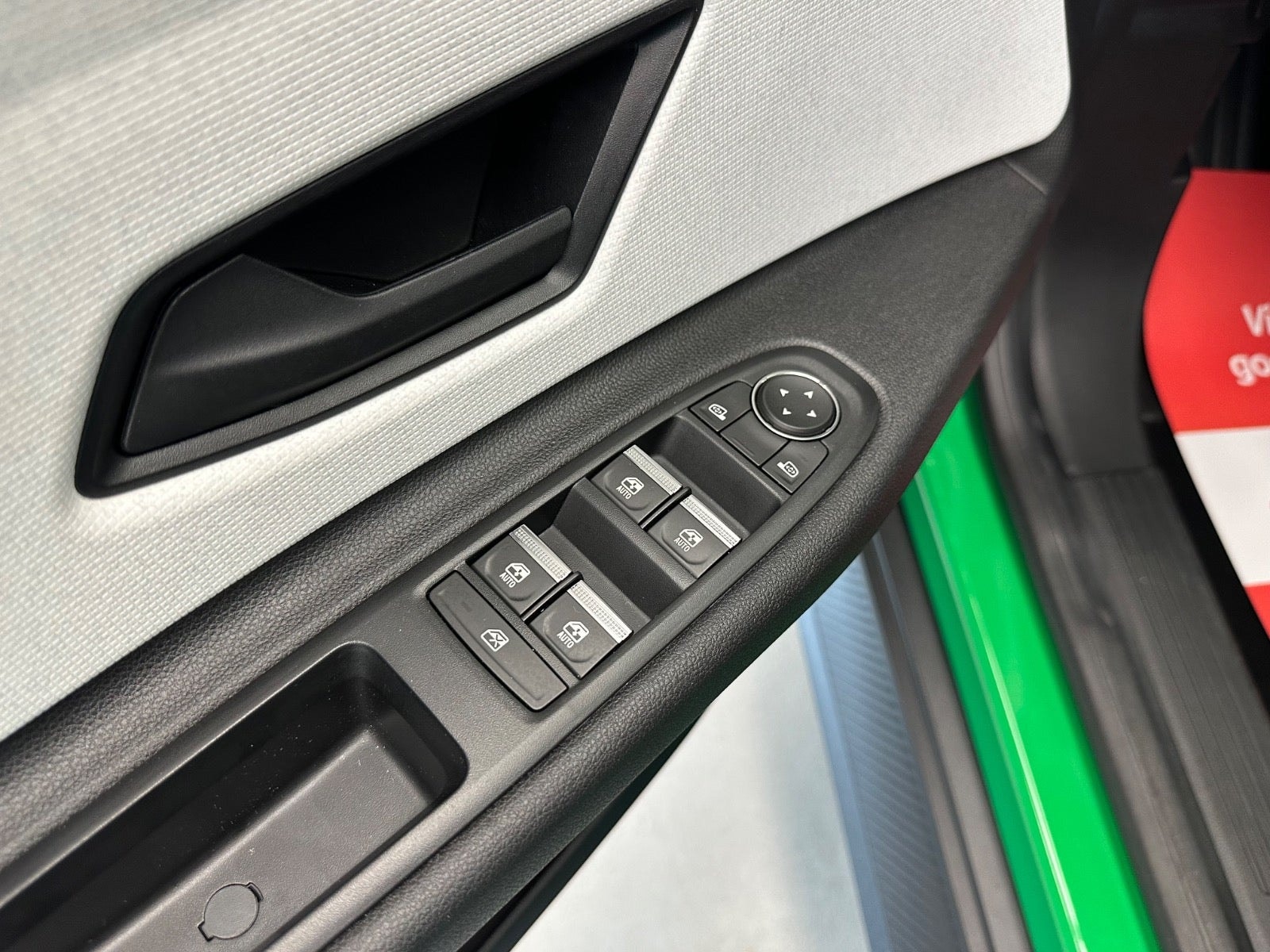 Renault 5 E-Tech 40 kWh, 122hp, 2025