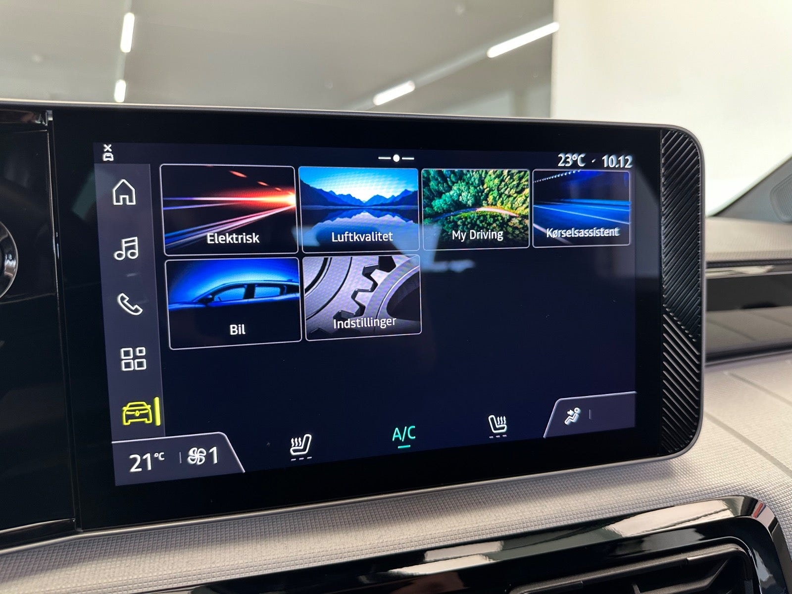 Renault 5 E-Tech 40 kWh, 122hp, 2025