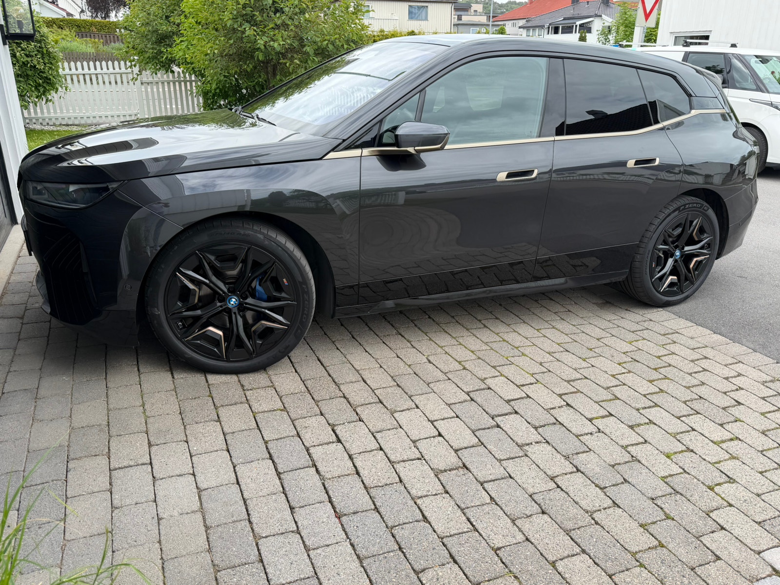 BMW iX xDrive50, 524hk, 2022
