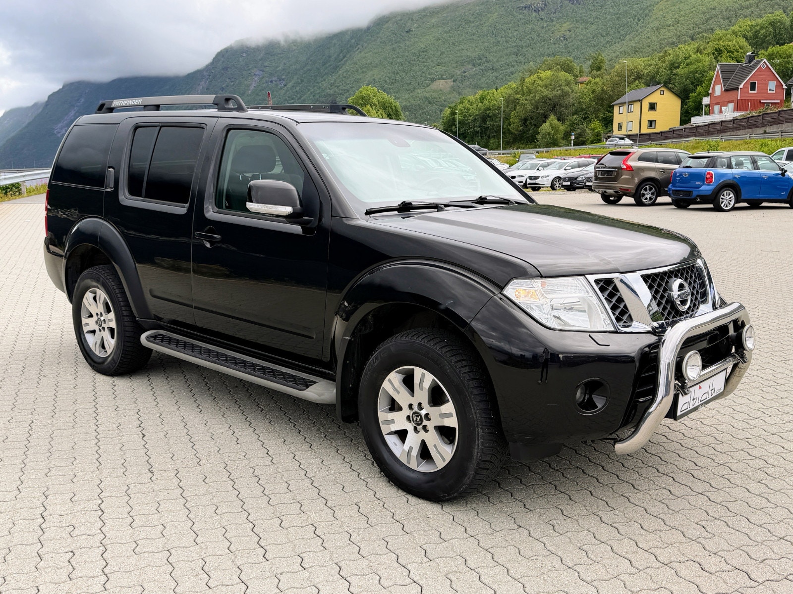 Nissan Pathfinder 2.5 4WD Automatic, 190hp, 2012