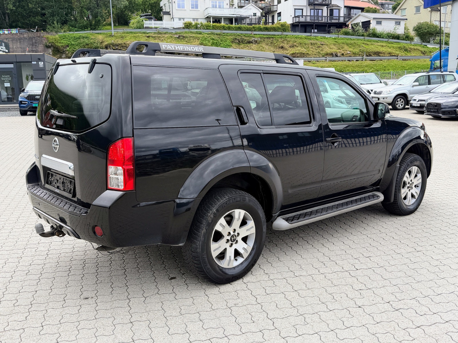 Nissan Pathfinder 2.5 4WD Automatic, 190hp, 2012