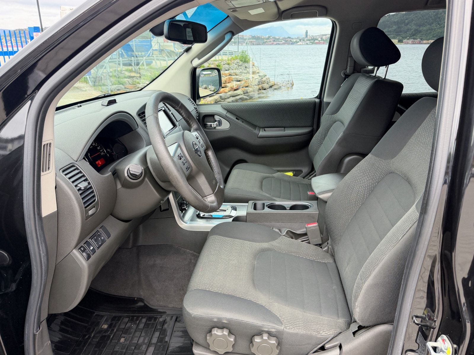 Nissan Pathfinder 2.5 4WD Automatic, 190hp, 2012
