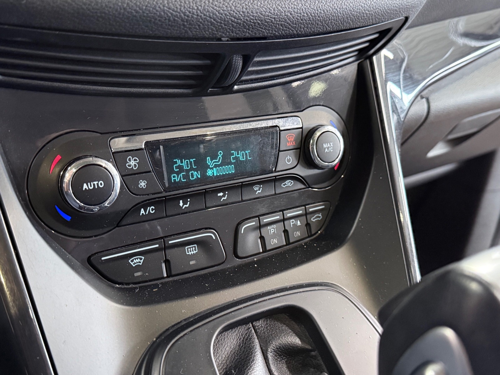 Ford Kuga 2.0 TDCi AWD Powershift, 6-trinn, 163hk, 2014