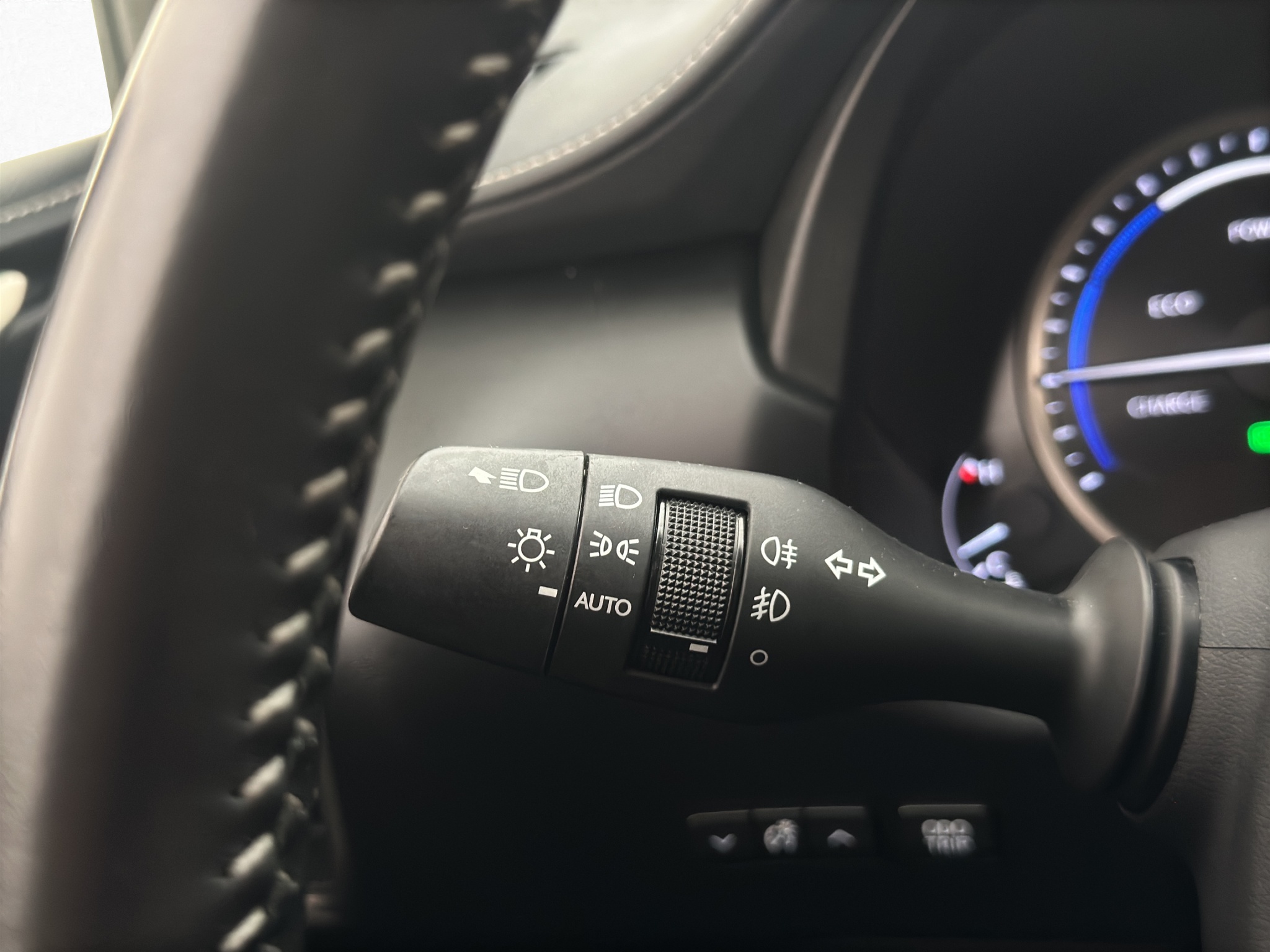 Lexus NX 300h AWD 2.5 AWD E-CVT, 197hp, 2019