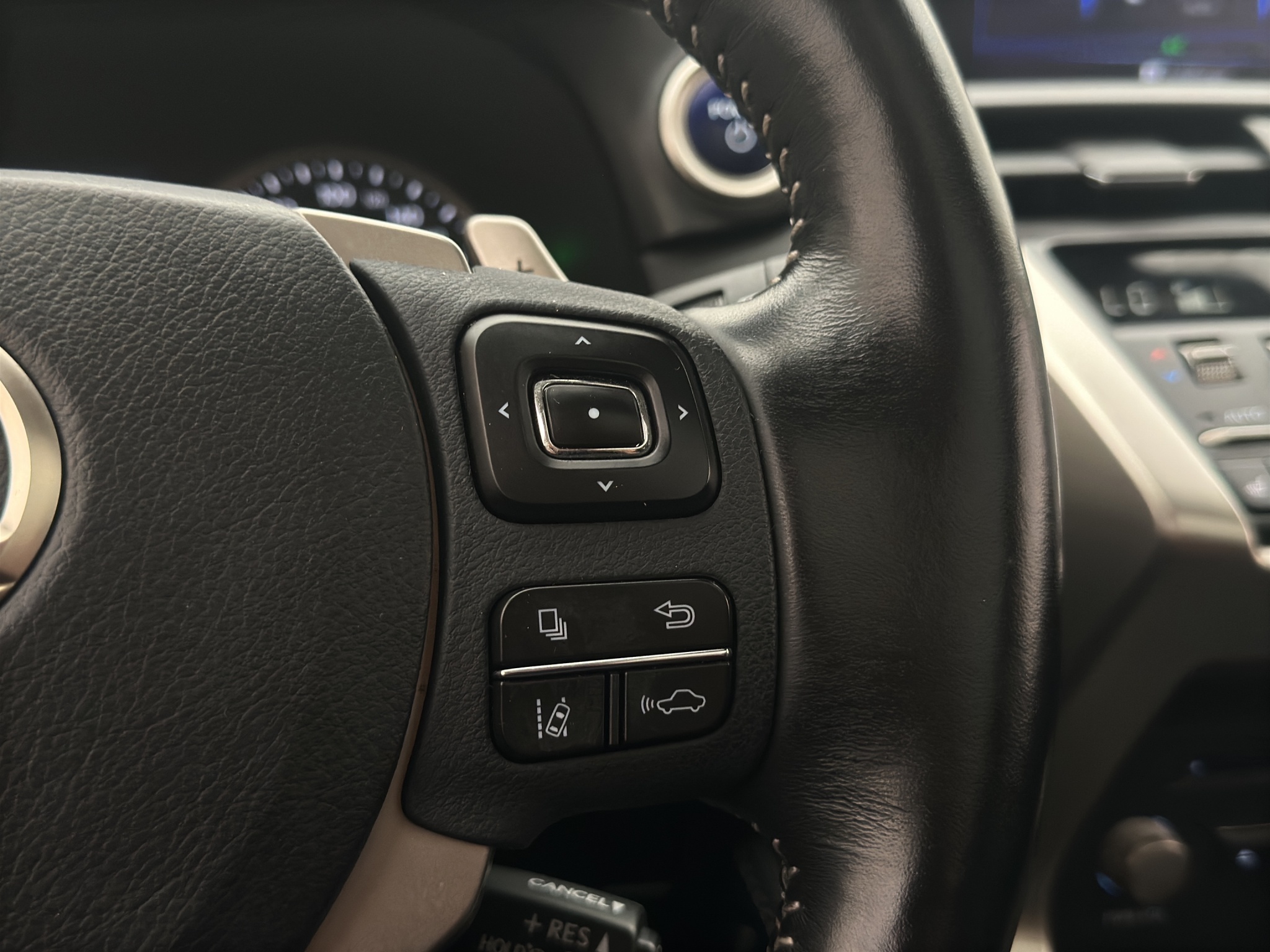 Lexus NX 300h AWD 2.5 AWD E-CVT, 197hp, 2019