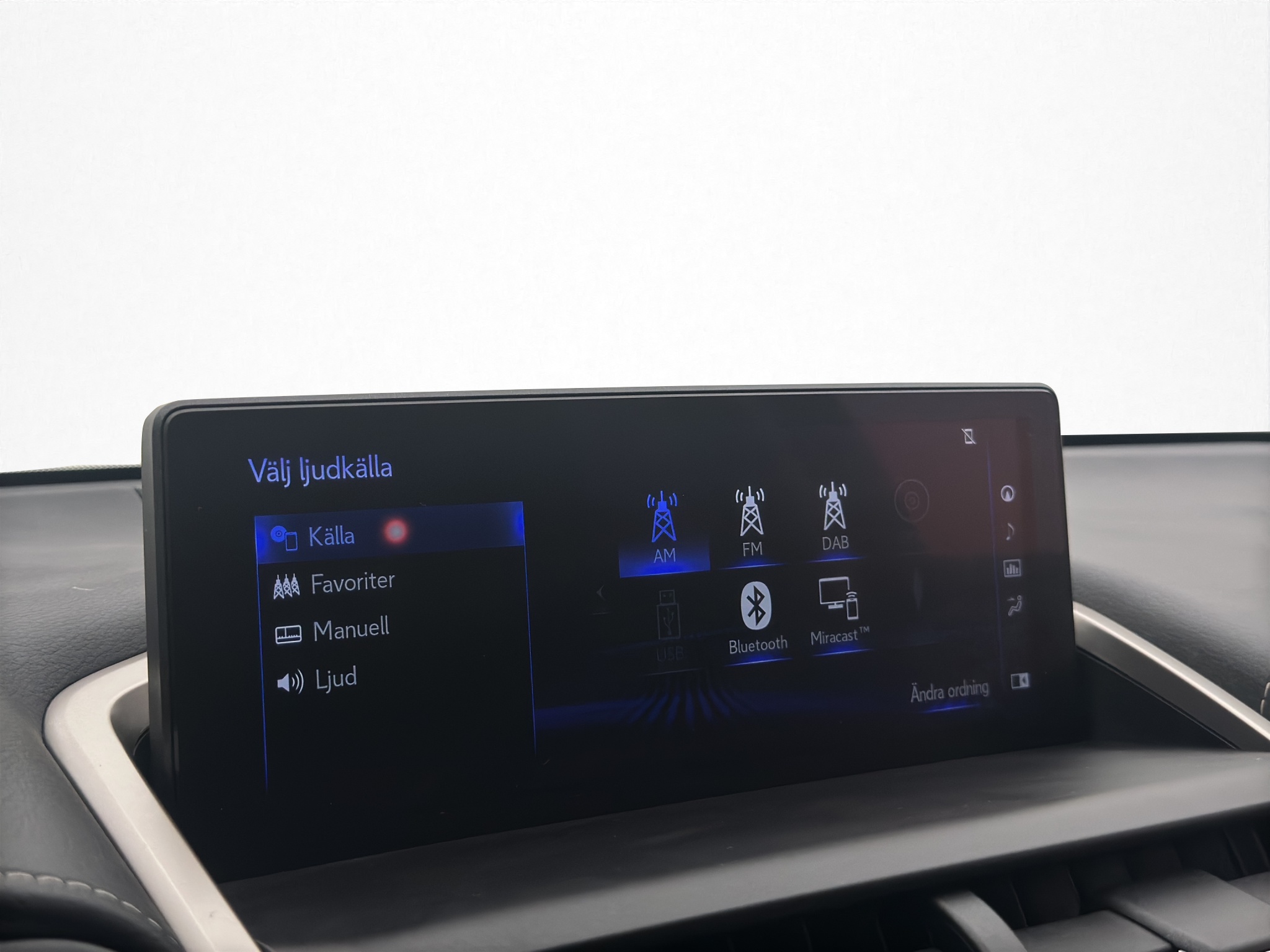 Lexus NX 300h AWD 2.5 AWD E-CVT, 197hp, 2019