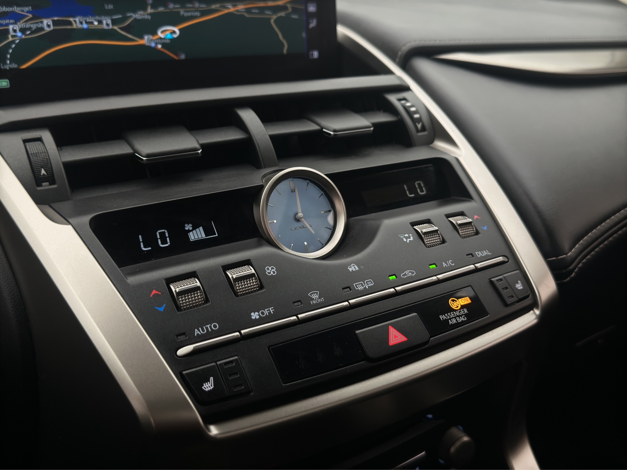 Lexus NX 300h AWD 2.5 AWD E-CVT, 197hp, 2019