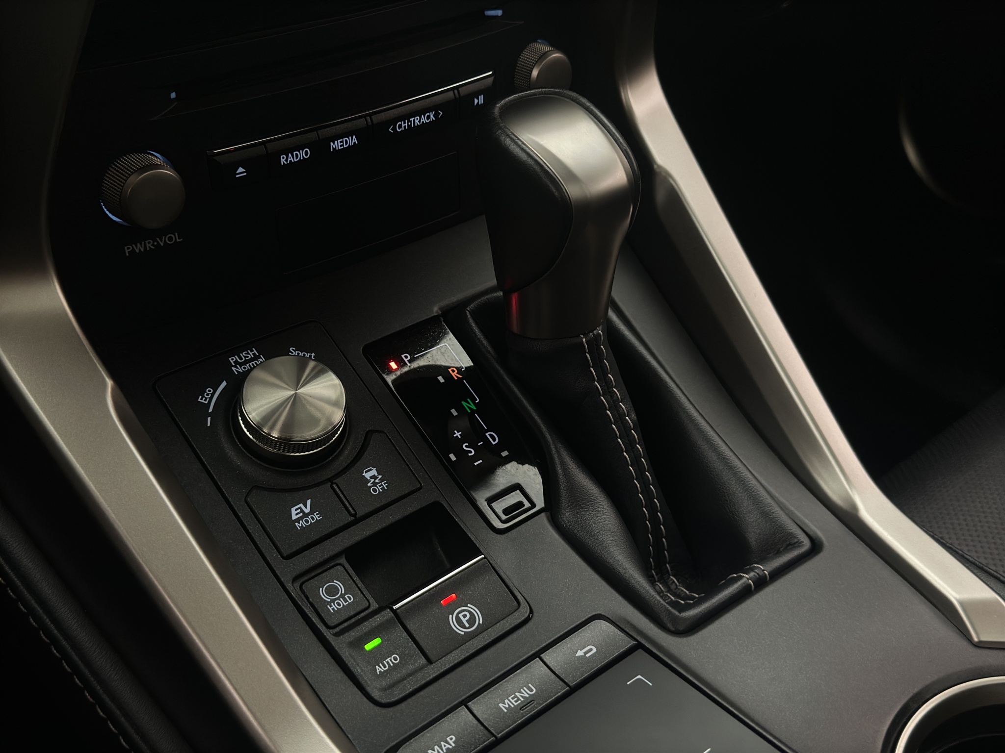 Lexus NX 300h AWD 2.5 AWD E-CVT, 197hp, 2019