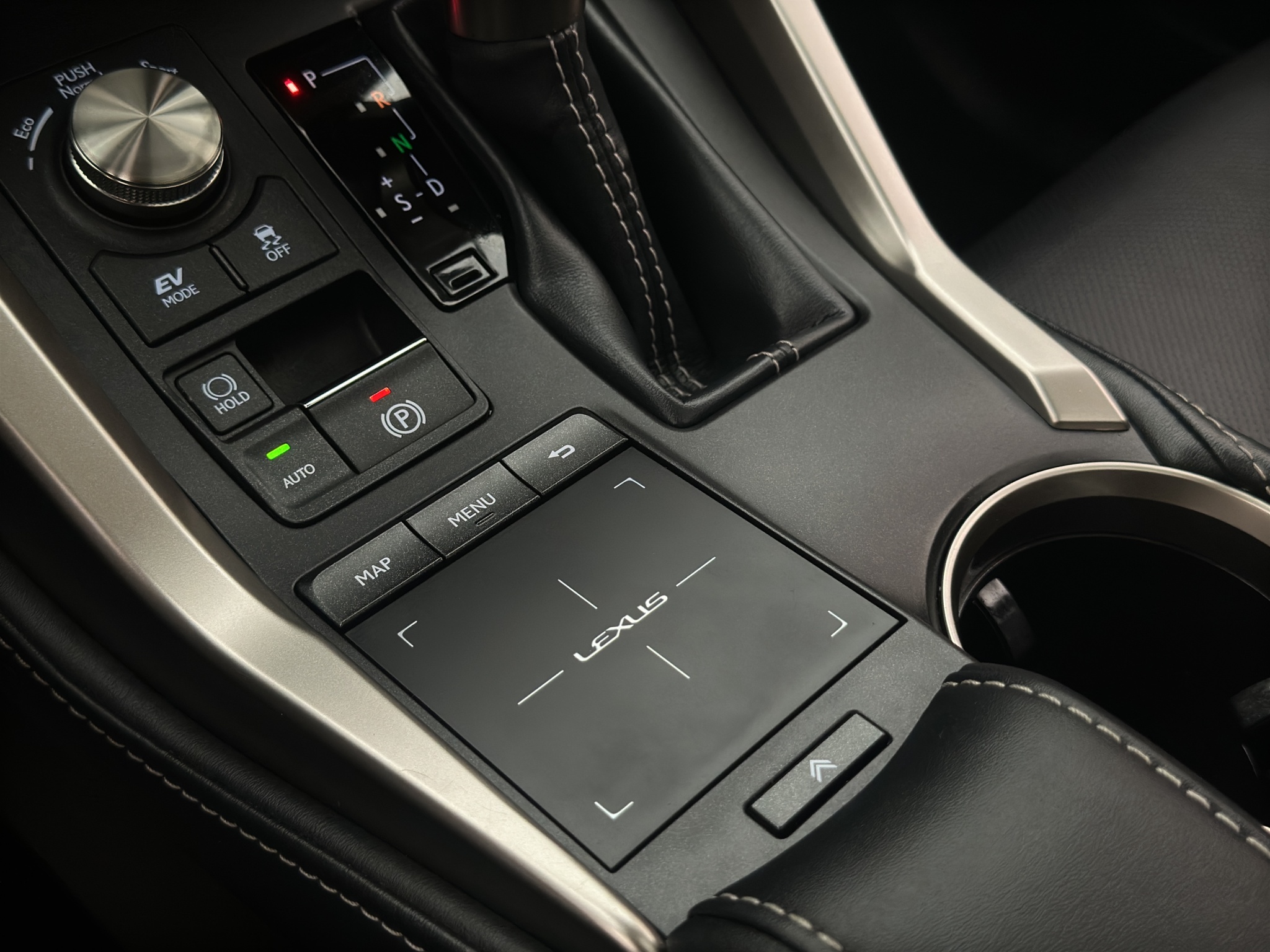 Lexus NX 300h AWD 2.5 AWD E-CVT, 197hp, 2019
