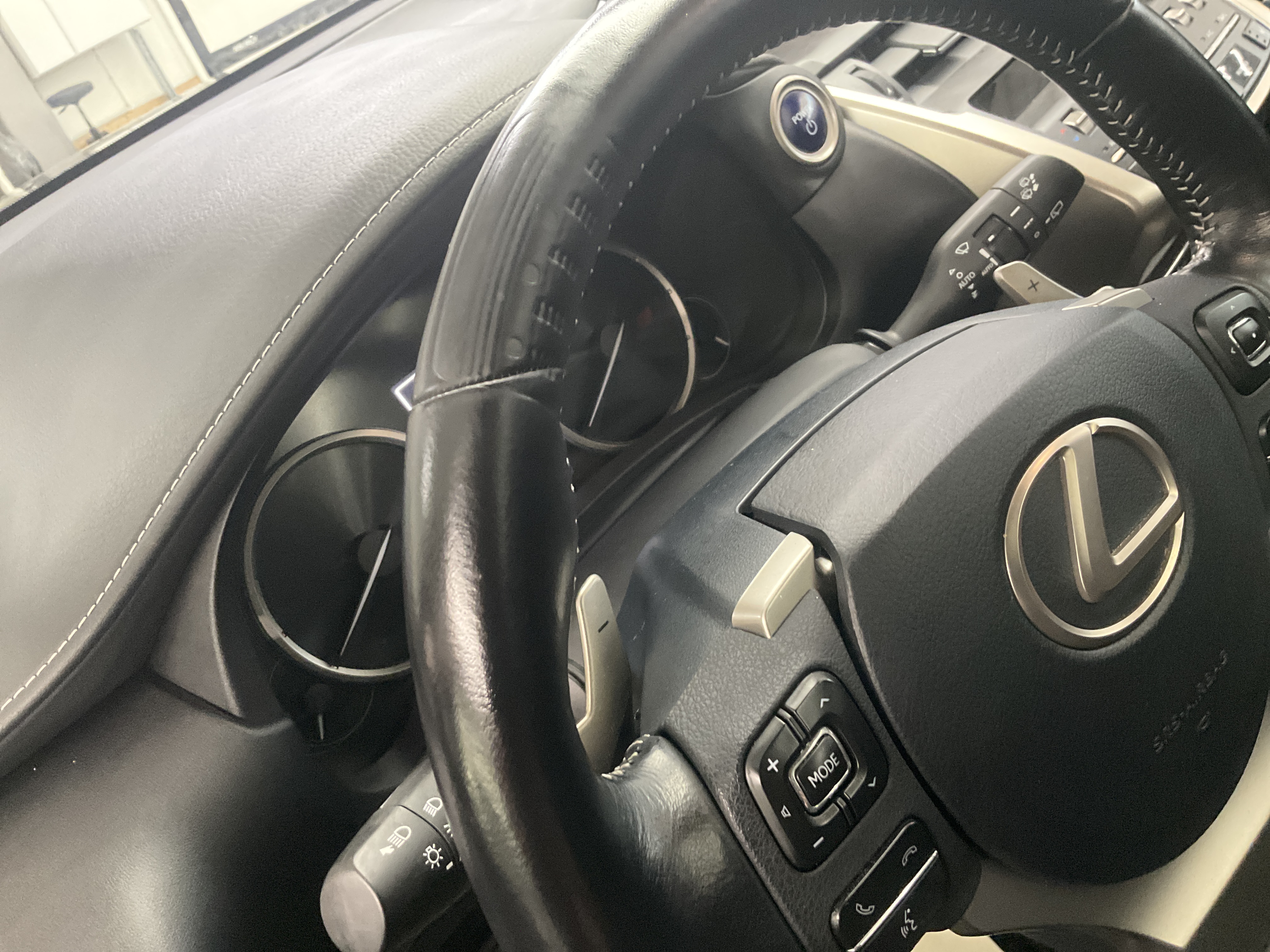 Lexus NX 300h AWD 2.5 AWD E-CVT, 197hp, 2019