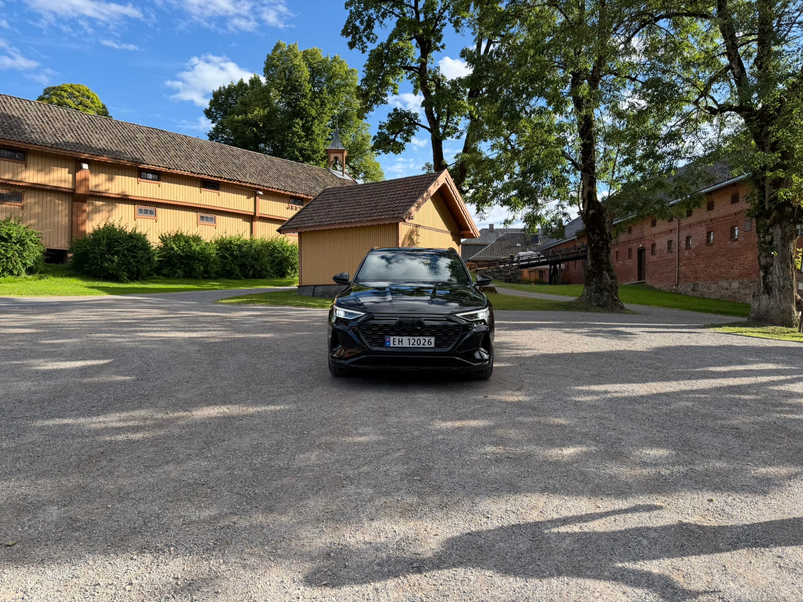 Audi Q8 50 e-tron quattro, 340hp, 2024