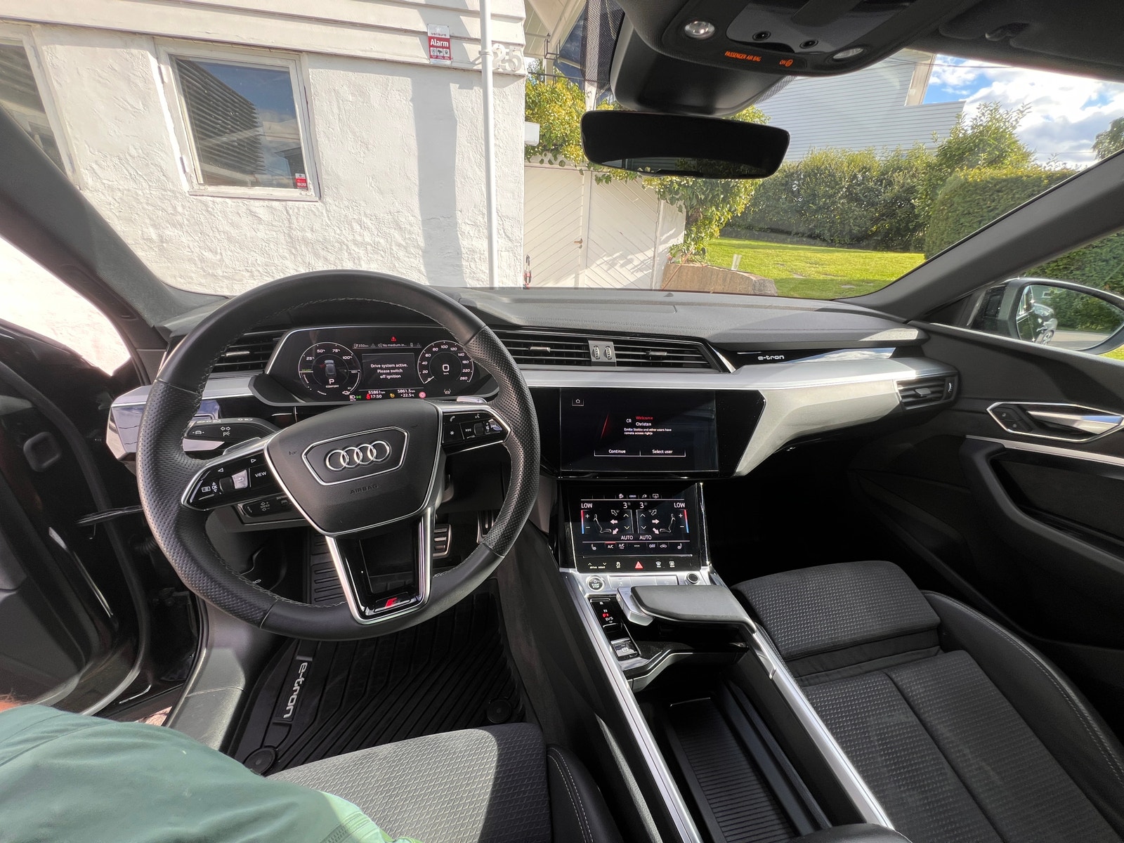 Audi Q8 50 e-tron quattro, 340hp, 2024