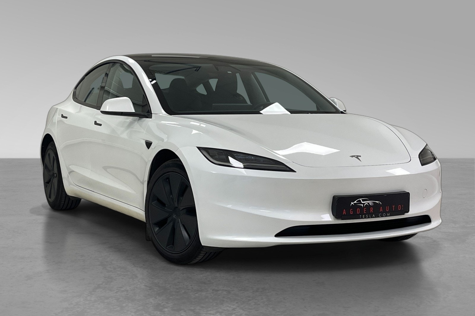 Tesla Model 3 Standard Range, 283hp, 2024