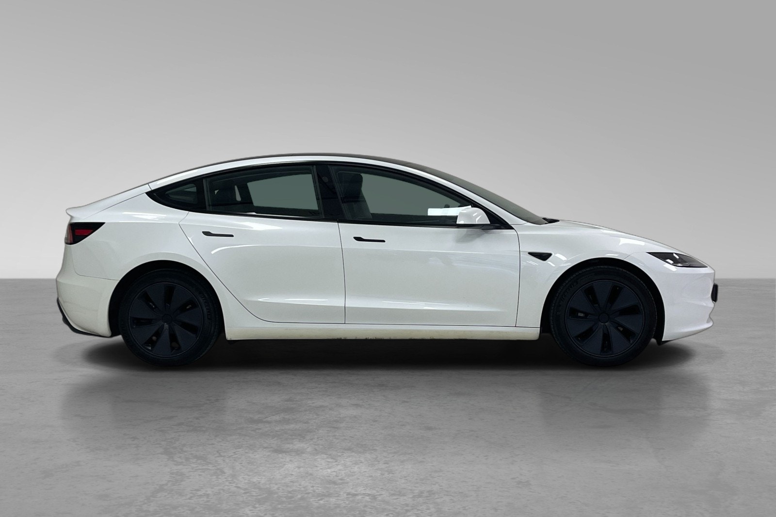 Tesla Model 3 Standard Range, 283hp, 2024