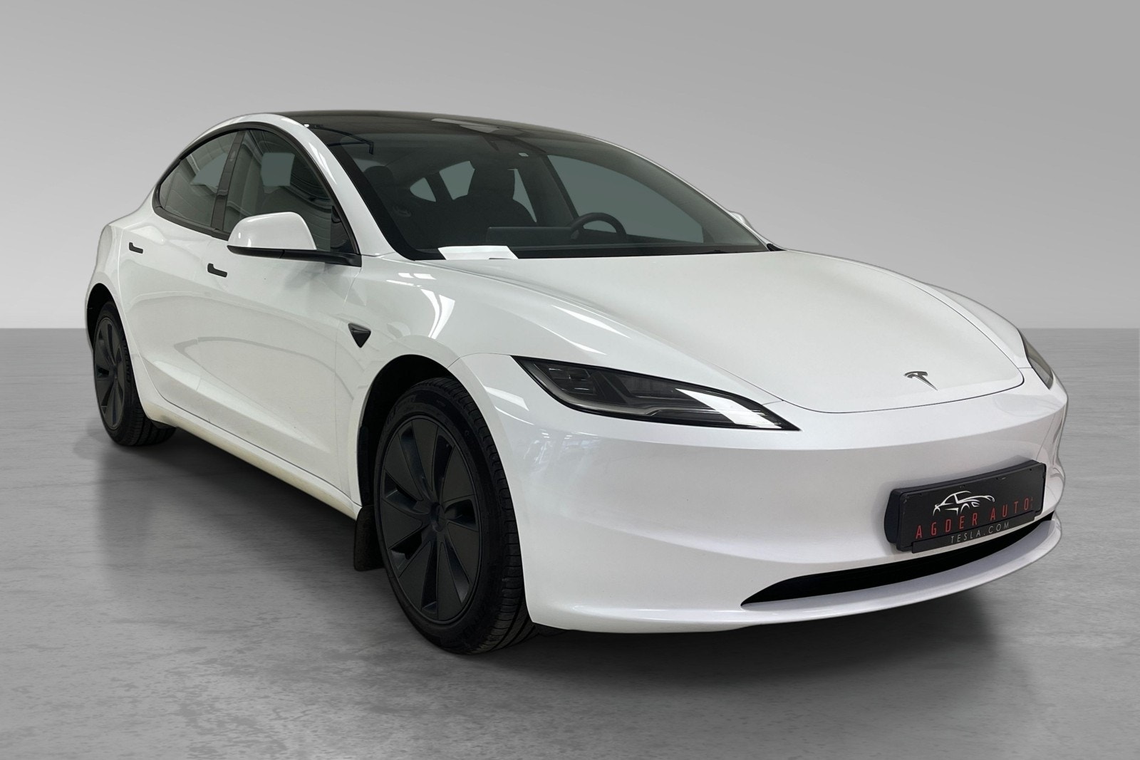 Tesla Model 3 Standard Range, 283hp, 2024