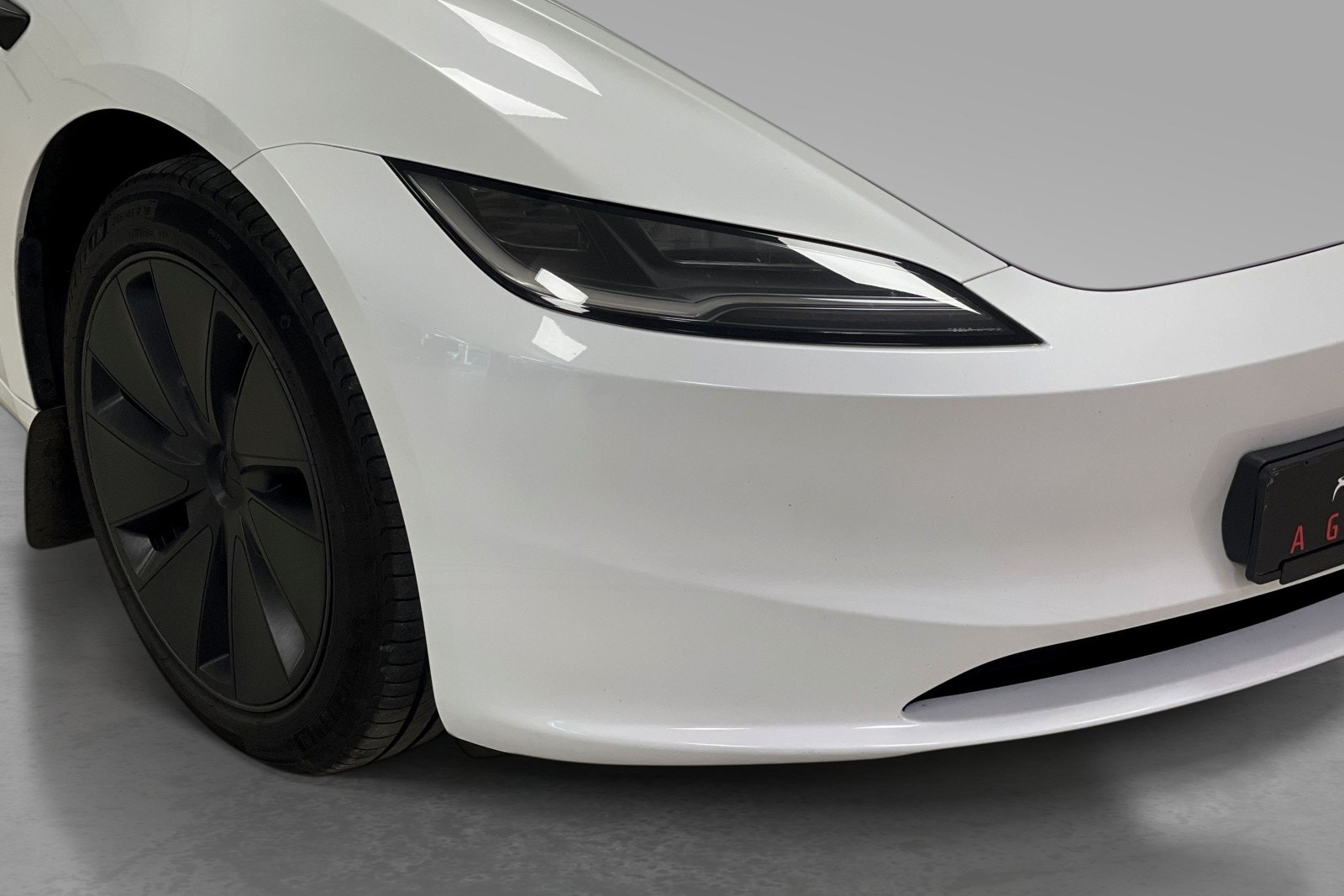 Tesla Model 3 Standard Range, 283hp, 2024